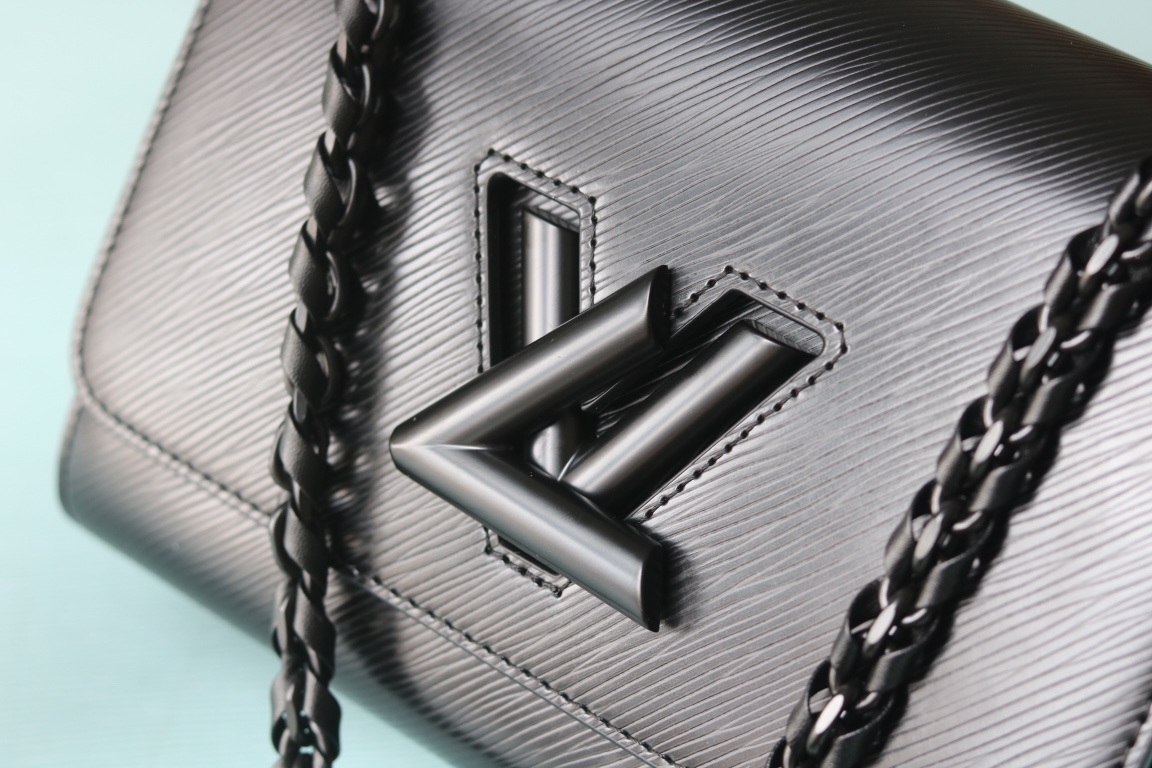 LV高仿女士鏈條手提包黑色全黑設計低調百搭款|超A仿原單精品圖片 13 LV高仿女士鏈條手提包黑色全黑設計低調百搭款|歐美奢侈品精品推薦