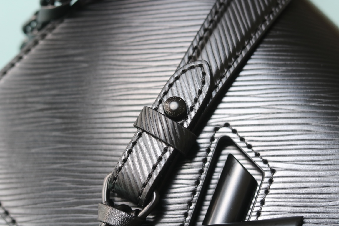 LV高仿女士鏈條手提包黑色全黑設計低調百搭款|超A仿原單精品圖片 12 LV高仿女士鏈條手提包黑色全黑設計低調百搭款|歐美奢侈品精品推薦