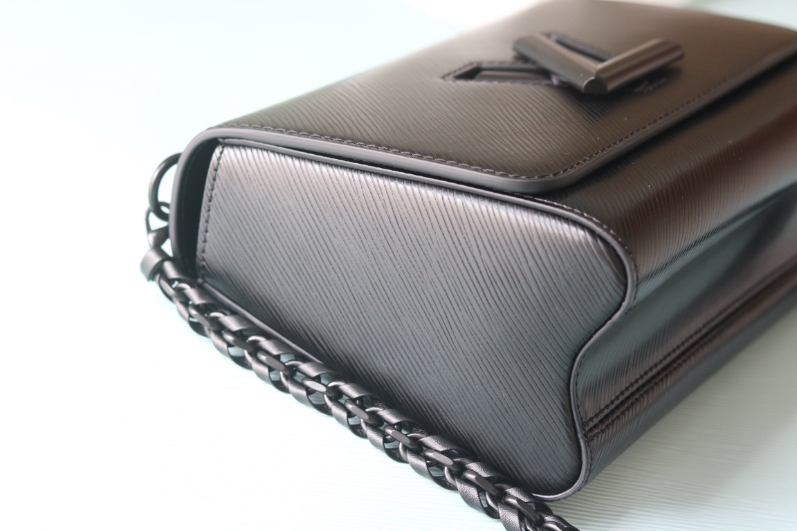 LV高仿女士鏈條手提包黑色全黑設計低調百搭款|超A仿原單精品圖片 10 LV高仿女士鏈條手提包黑色全黑設計低調百搭款|歐美奢侈品精品推薦