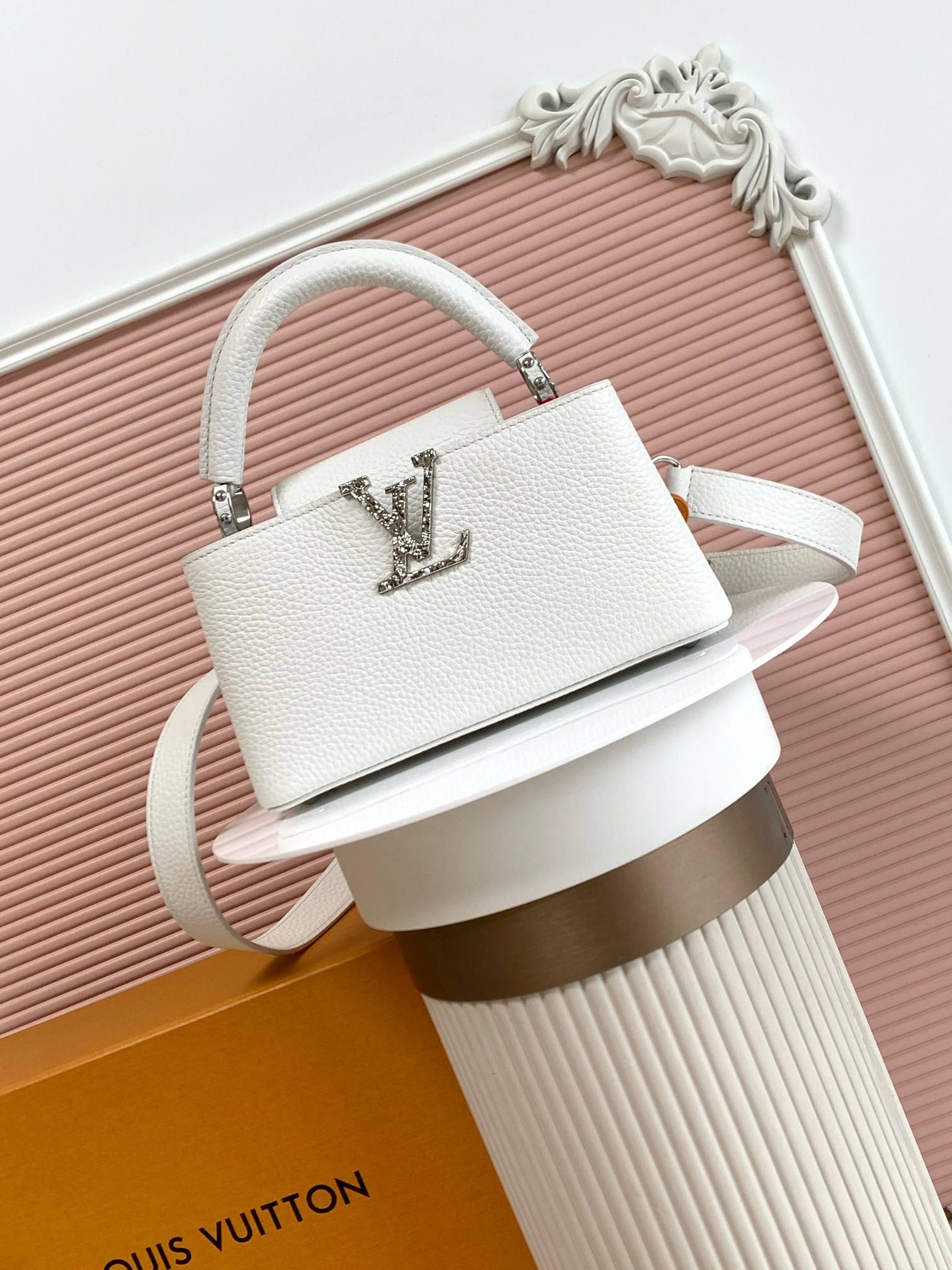 LV一比一女士手提包白色晶鑽Logo精品設計百搭款|超A仿原單精品圖片 6 LV一比一女士手提包白色晶鑽Logo精品設計百搭款|歐美奢侈品精品推薦