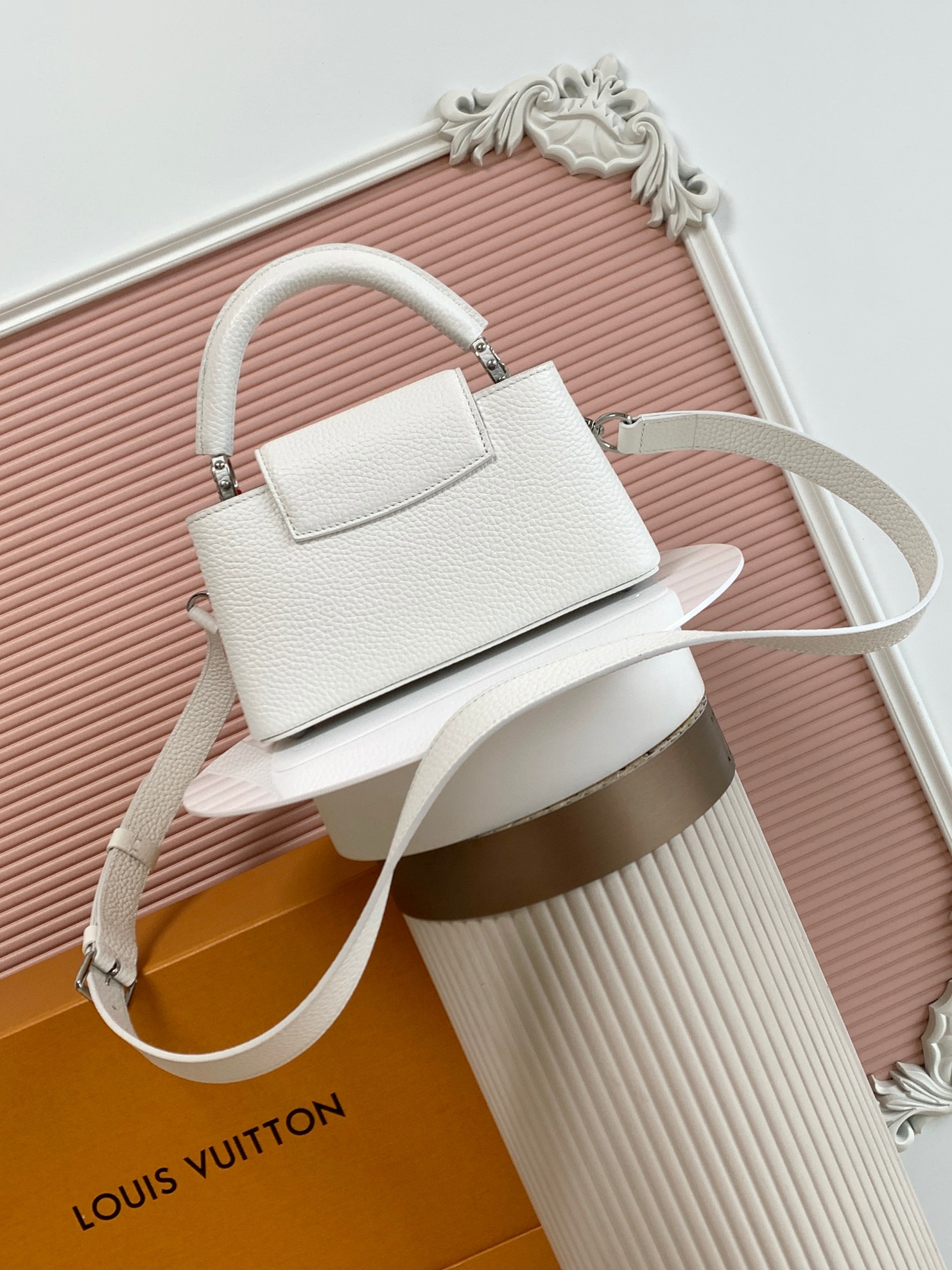 LV一比一女士手提包白色晶鑽Logo精品設計百搭款|超A仿原單精品圖片 13 LV一比一女士手提包白色晶鑽Logo精品設計百搭款|歐美奢侈品精品推薦