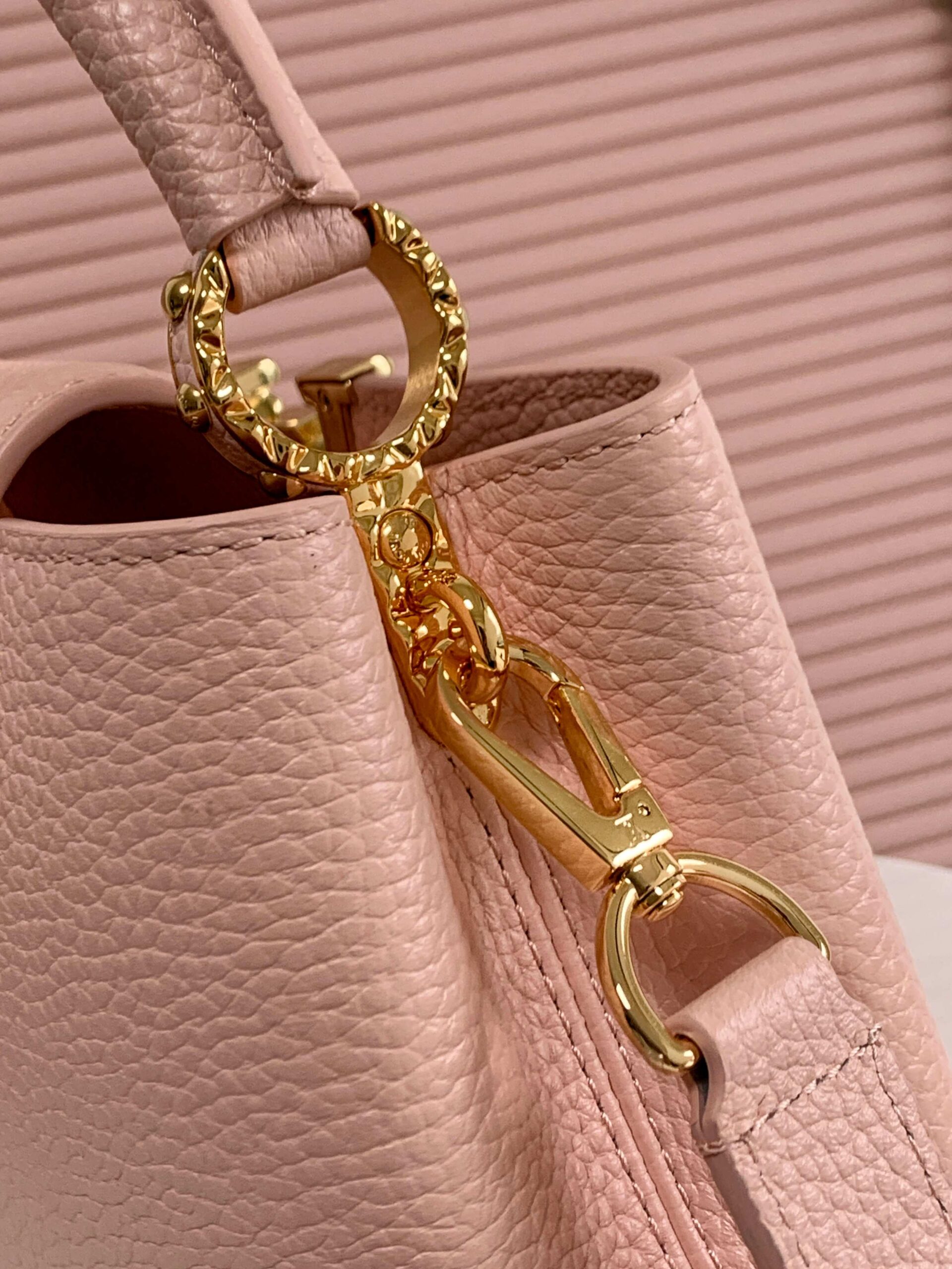 LV A貨女士手提包粉色晶鑽Logo設計輕奢百搭款|超A仿原單精品圖片 10 LV A貨女士手提包粉色晶鑽Logo設計輕奢百搭款|歐美奢侈品精品推薦