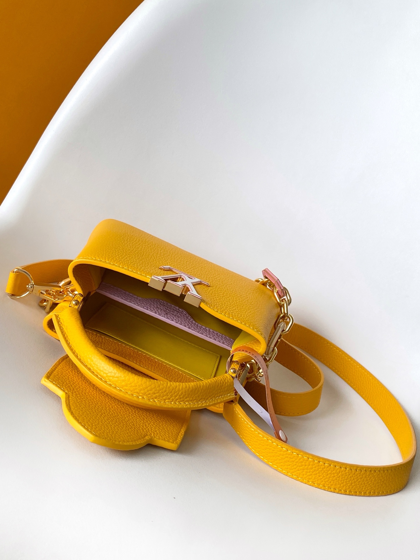 LV精品仿製女士手提包亮黃皮革金屬鏈條時尚百搭款｜歐美奢侈品精品推薦