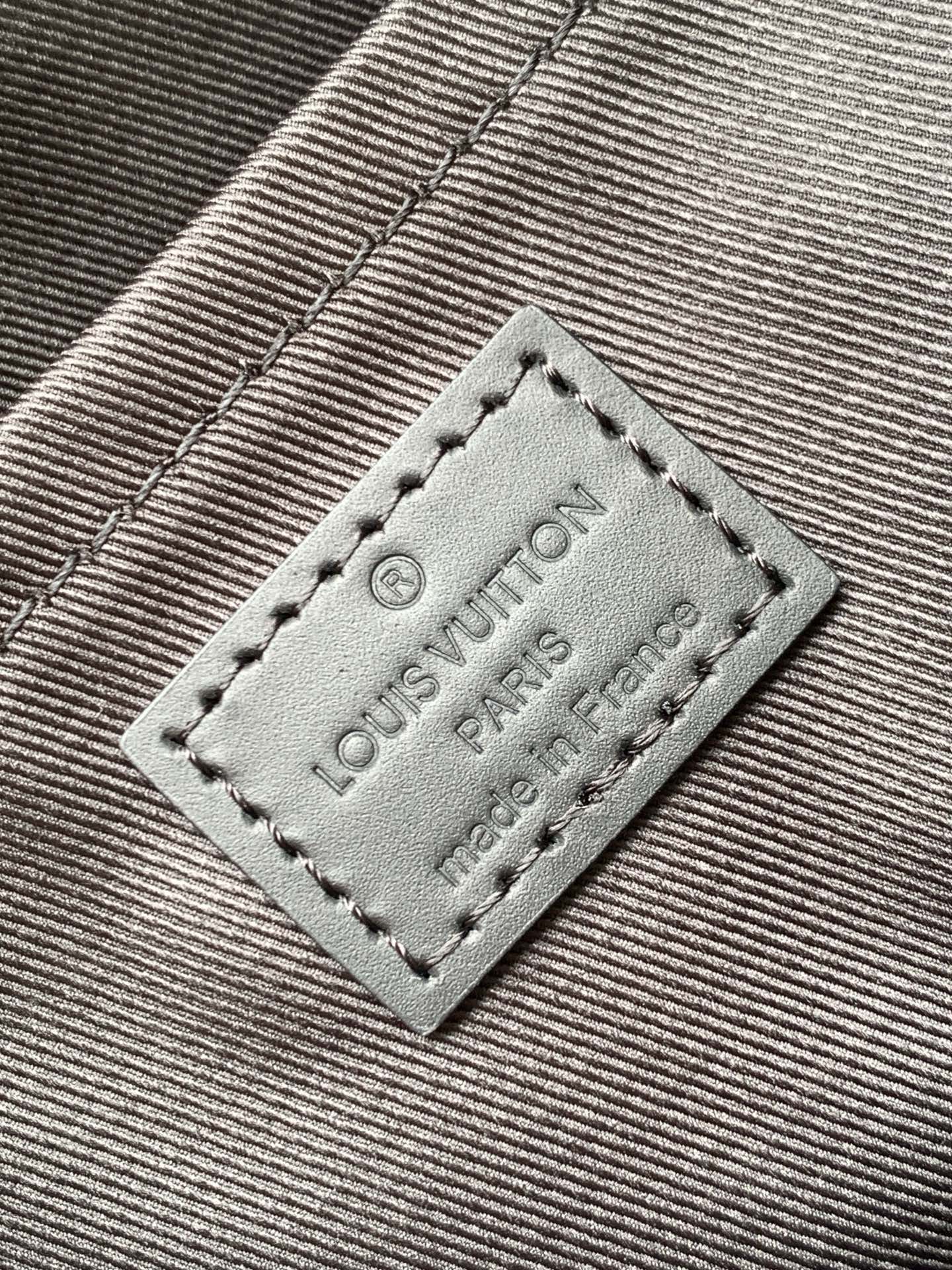 LV原單男士斜背包黑色全鋼設計休閒通勤款｜歐美奢侈品精品推薦