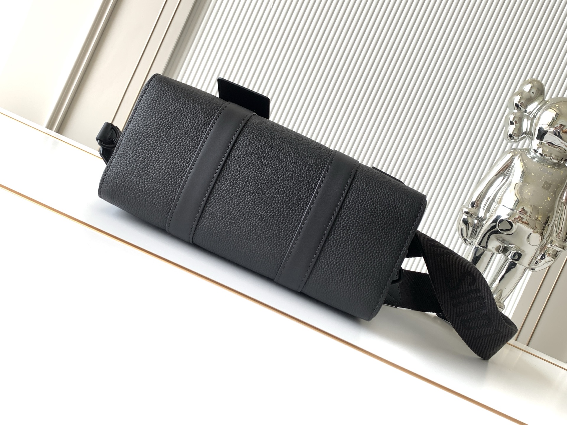 LV原單男士斜背包黑色全鋼設計休閒通勤款｜歐美奢侈品精品推薦