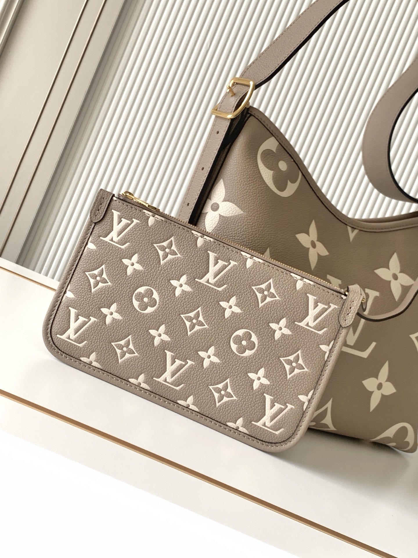 LV A貨女士手提包大象灰壓紋Monogram百搭實用款｜歐美奢侈品精品推薦