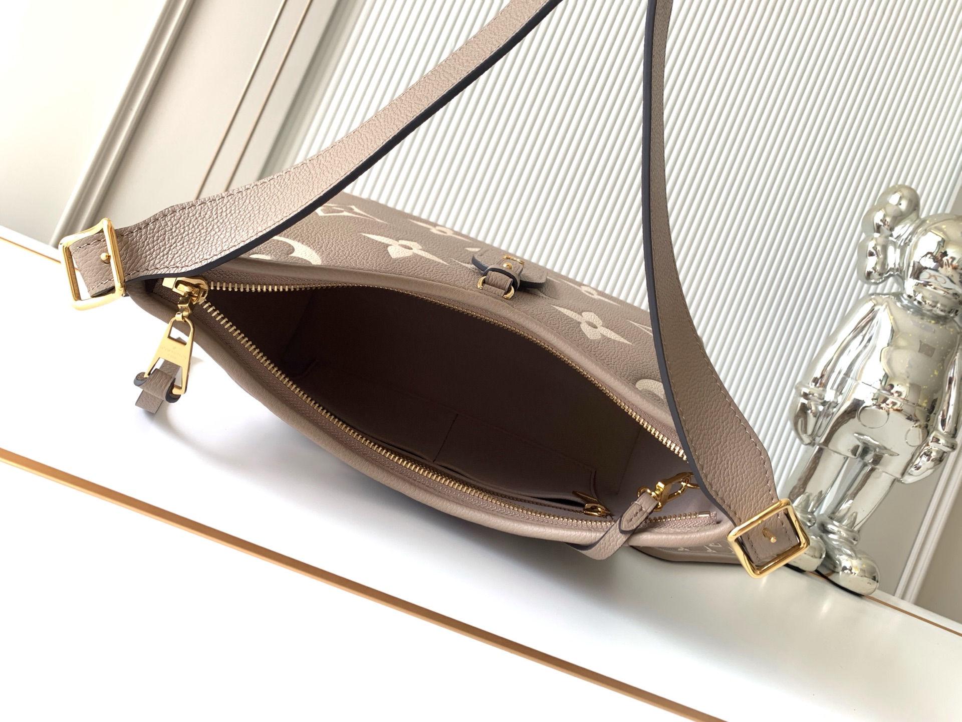 LV A貨女士手提包大象灰壓紋Monogram百搭實用款｜歐美奢侈品精品推薦