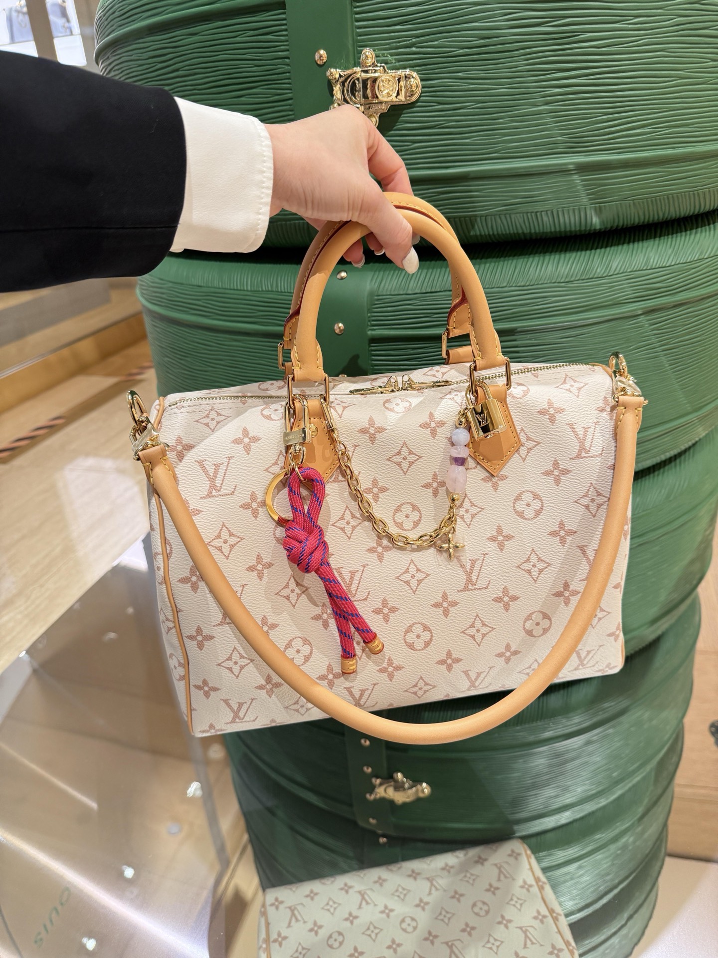 LV A貨女士波士頓包粉米色Monogram鎖頭鏈條點綴款｜歐美奢侈品精品推薦