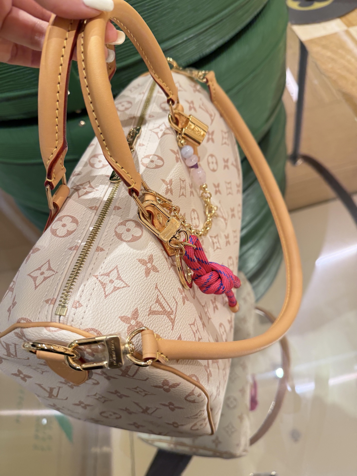 LV A貨女士波士頓包粉米色Monogram鎖頭鏈條點綴款｜歐美奢侈品精品推薦