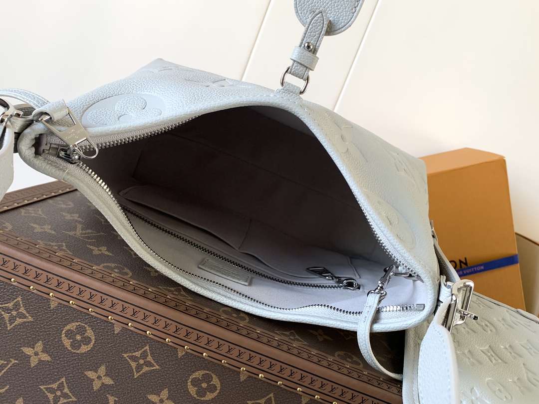 LV 精品仿製 Monogram 壓紋灰白色肩背包 時尚百搭款｜歐美奢侈品精品推薦