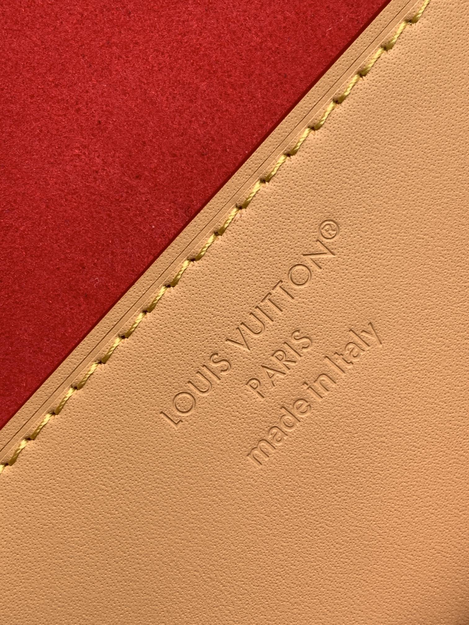 LV 高仿扇形手拿包 Monogram 經典設計 時尚特別款｜歐美奢侈品精品推薦