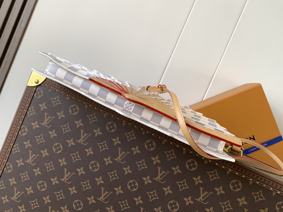 LV 一比一 白棋盤格扇形手拿包 經典設計 優雅百搭款｜歐美奢侈品精品推薦
