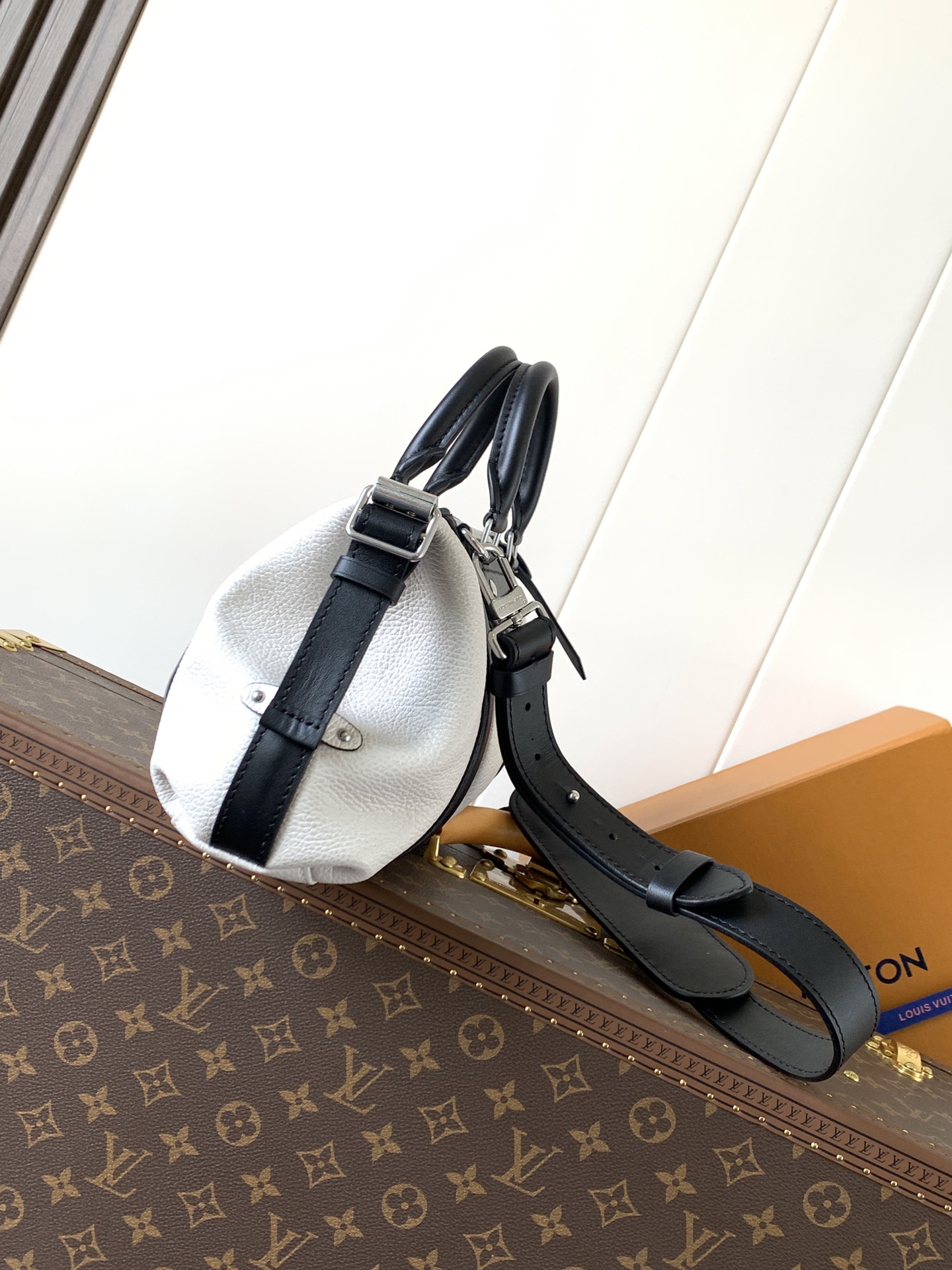 LV 精品仿製 黑白拼色波士頓包 時尚通勤 百搭款式｜歐美奢侈品精品推薦