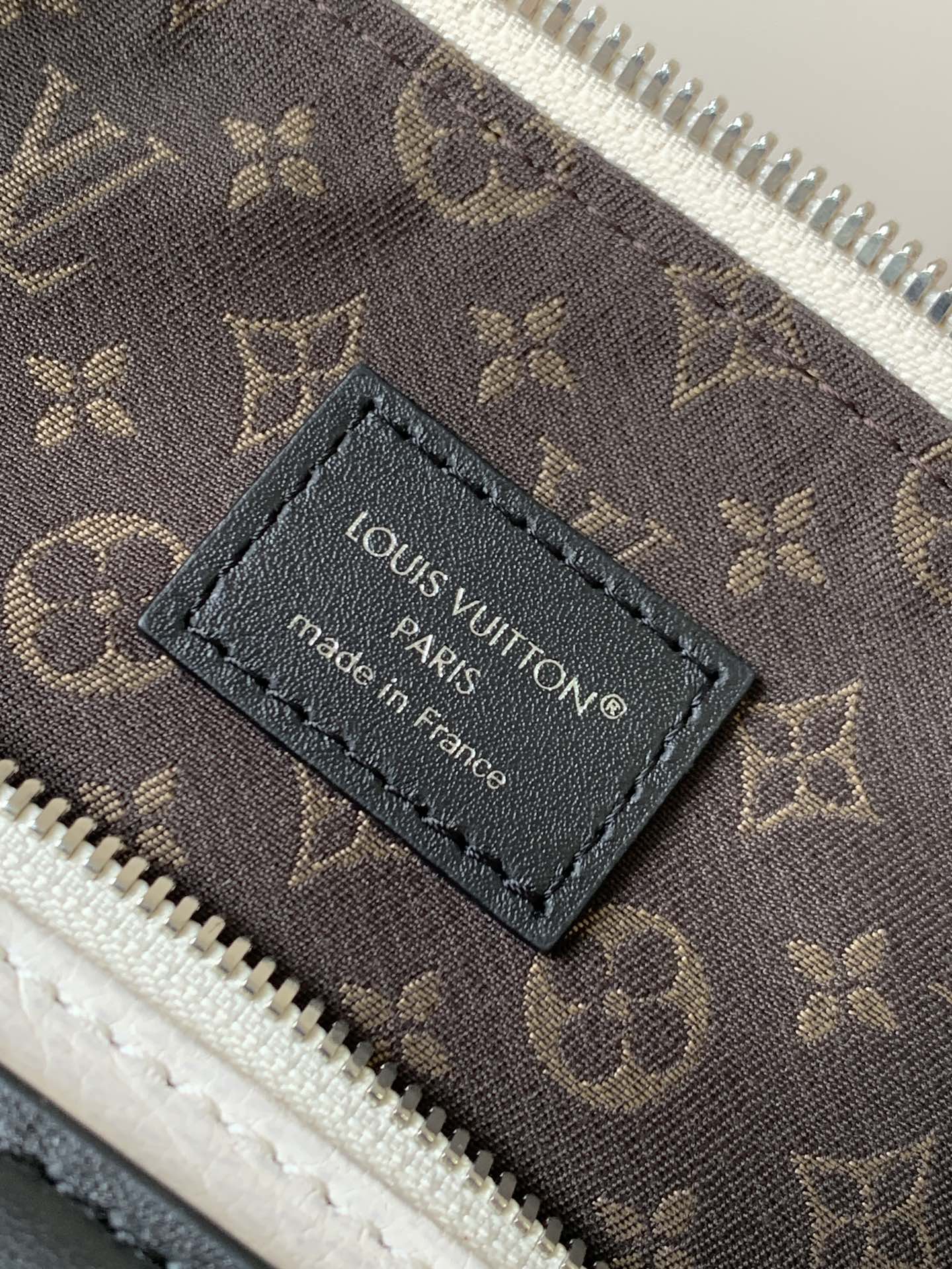 LV 精品仿製 黑白拼色波士頓包 時尚通勤 百搭款式｜歐美奢侈品精品推薦
