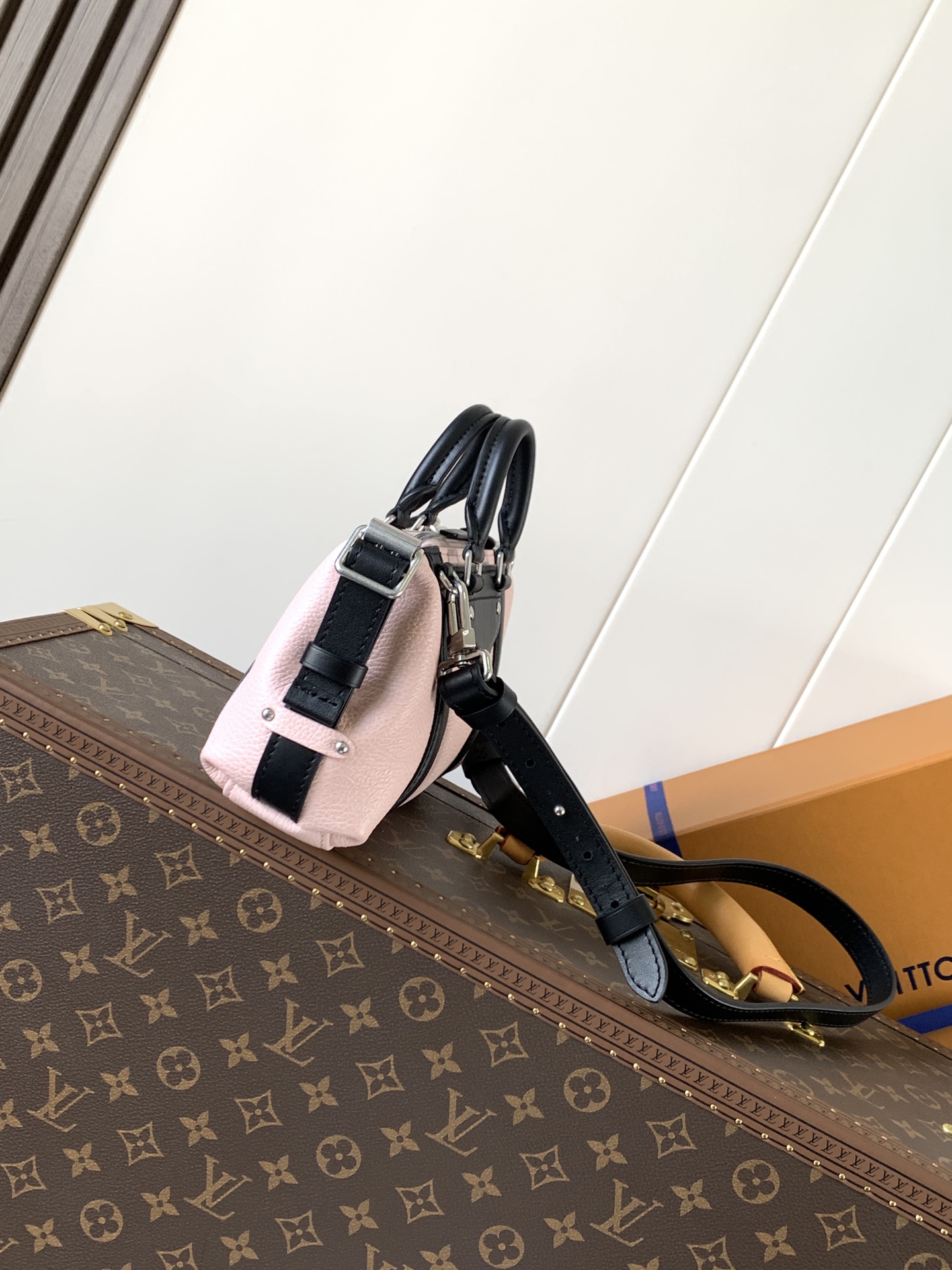 LV 一比一 粉色拼黑波士頓包 時尚小巧 百搭優雅｜歐美奢侈品精品推薦