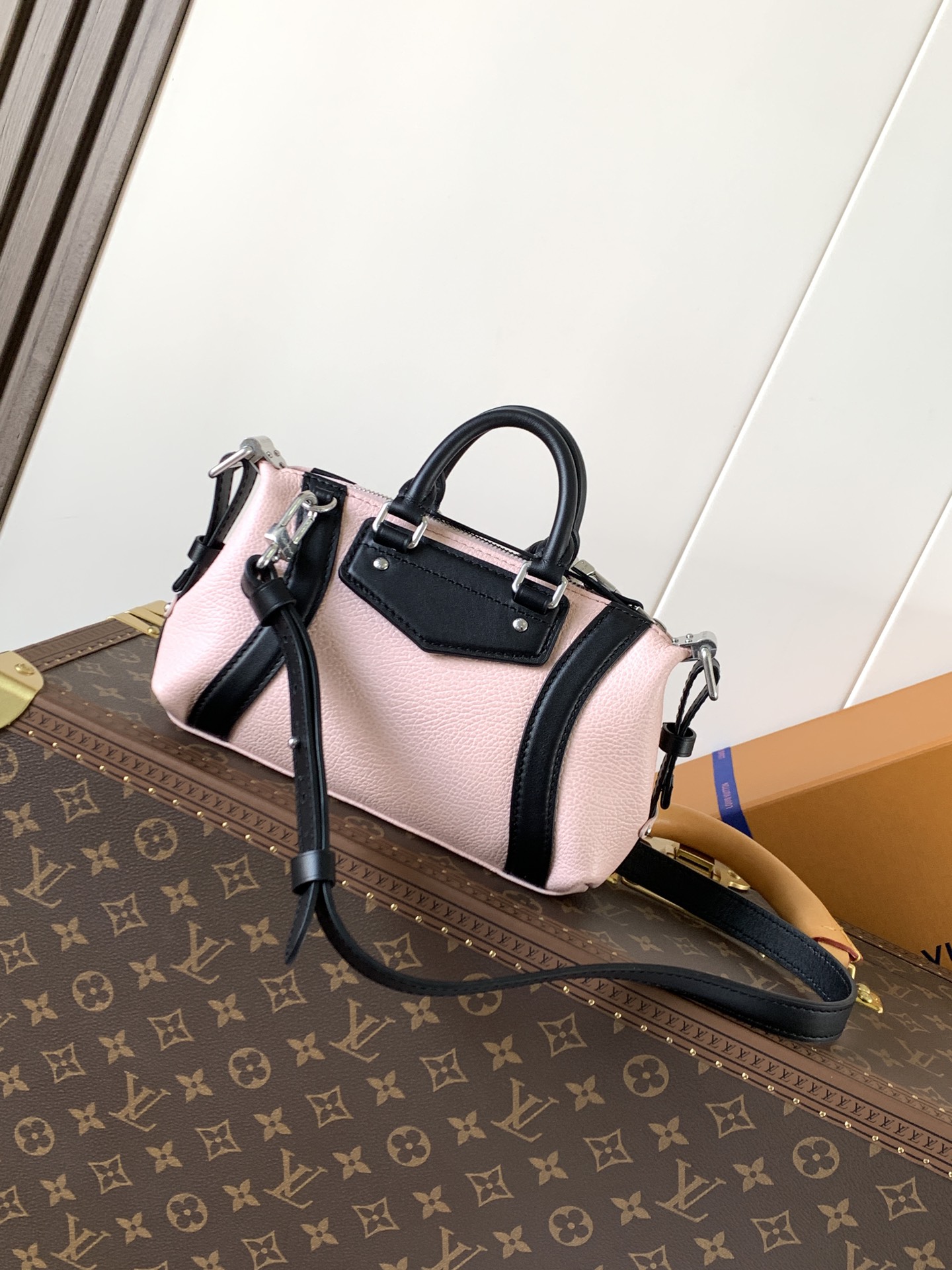 LV 一比一 粉色拼黑波士頓包 時尚小巧 百搭優雅｜歐美奢侈品精品推薦