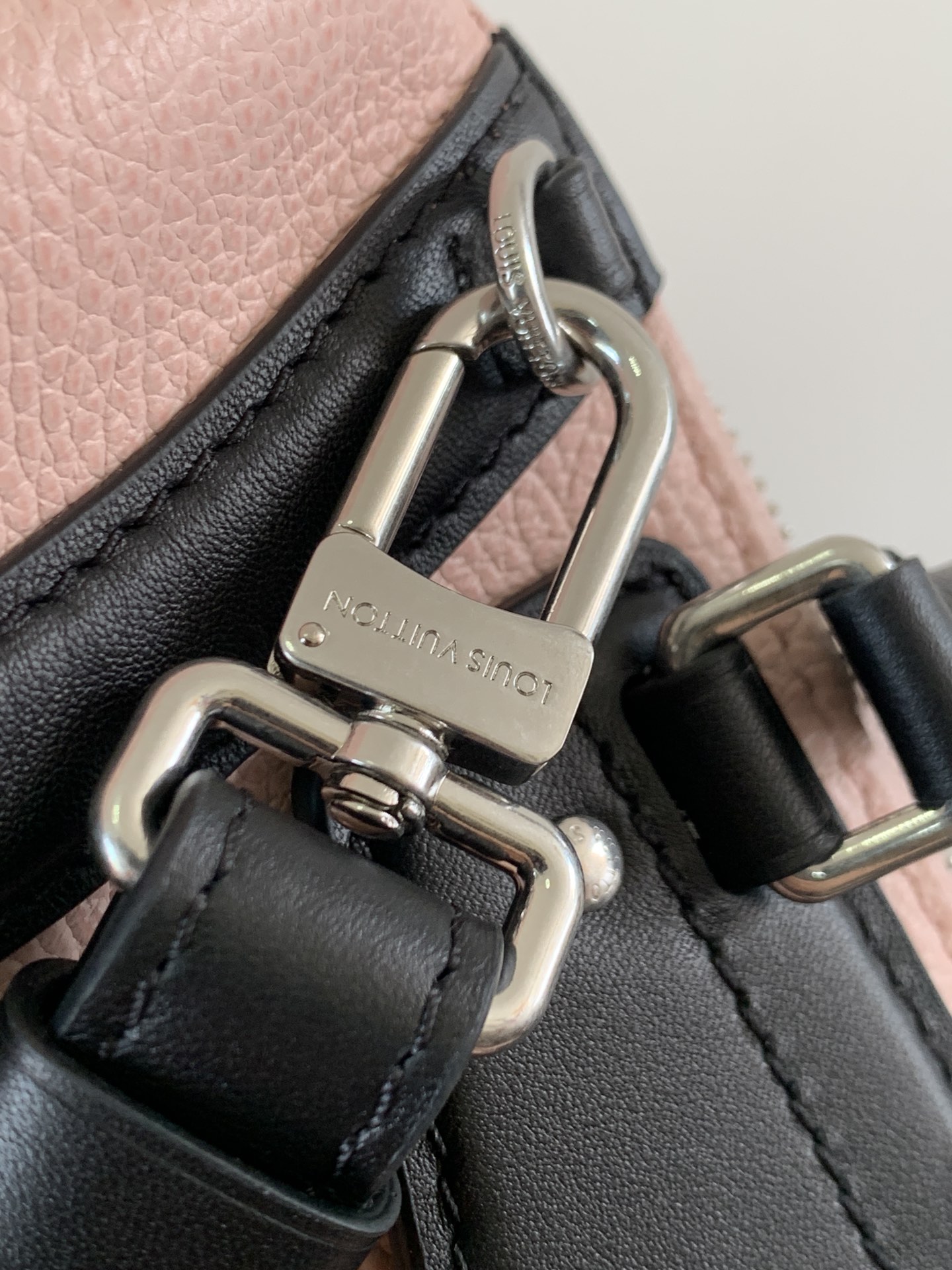 LV 一比一 粉色拼黑波士頓包 時尚小巧 百搭優雅｜歐美奢侈品精品推薦