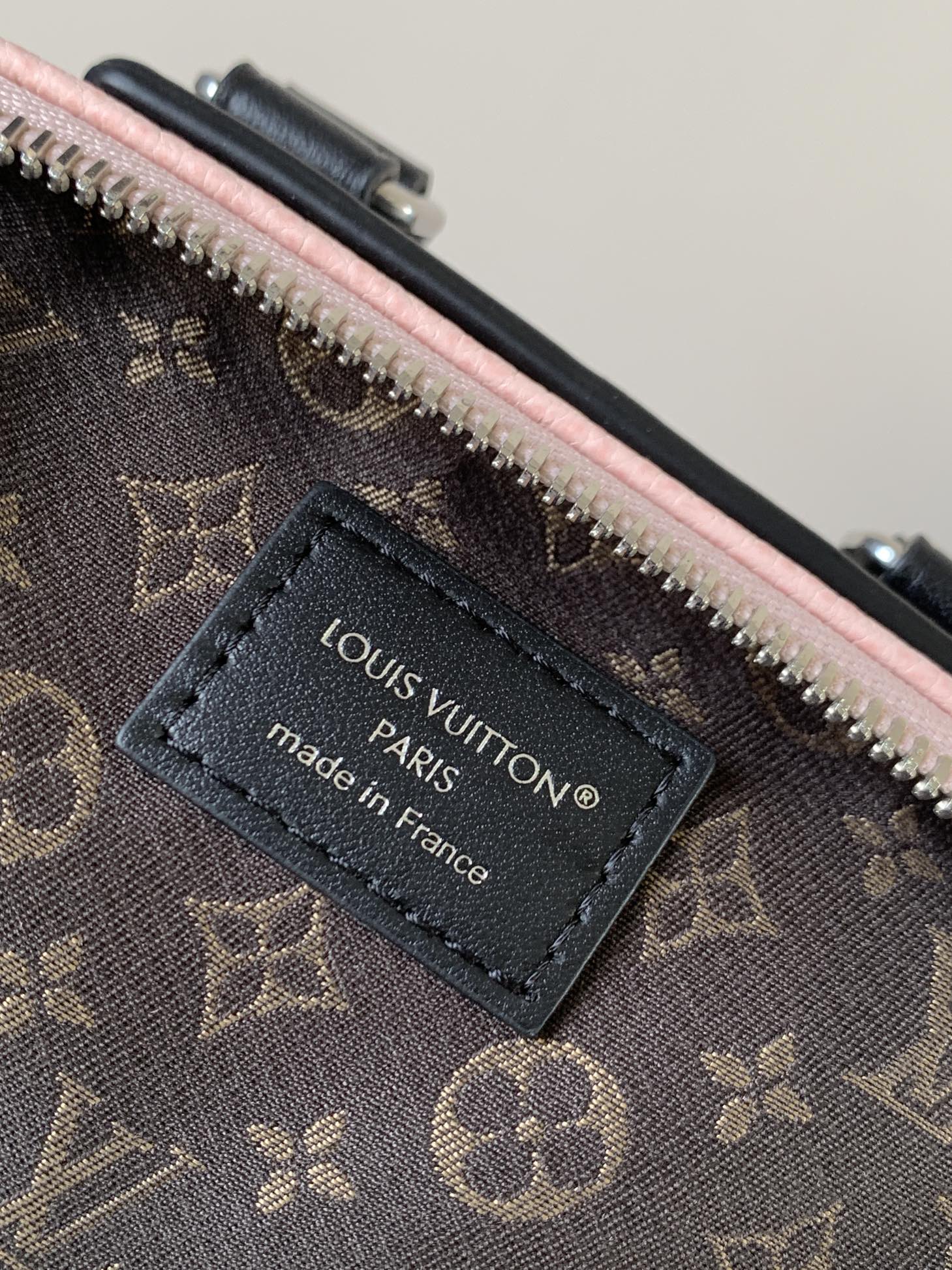 LV 一比一 粉色拼黑波士頓包 時尚小巧 百搭優雅｜歐美奢侈品精品推薦