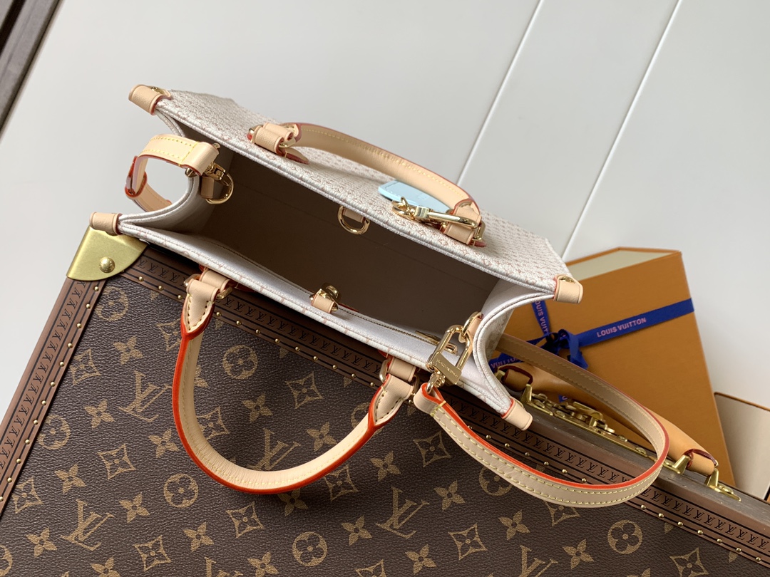 LV 原單 白底粉花紋托特包 附藍色吊飾 清新百搭｜歐美奢侈品精品推薦