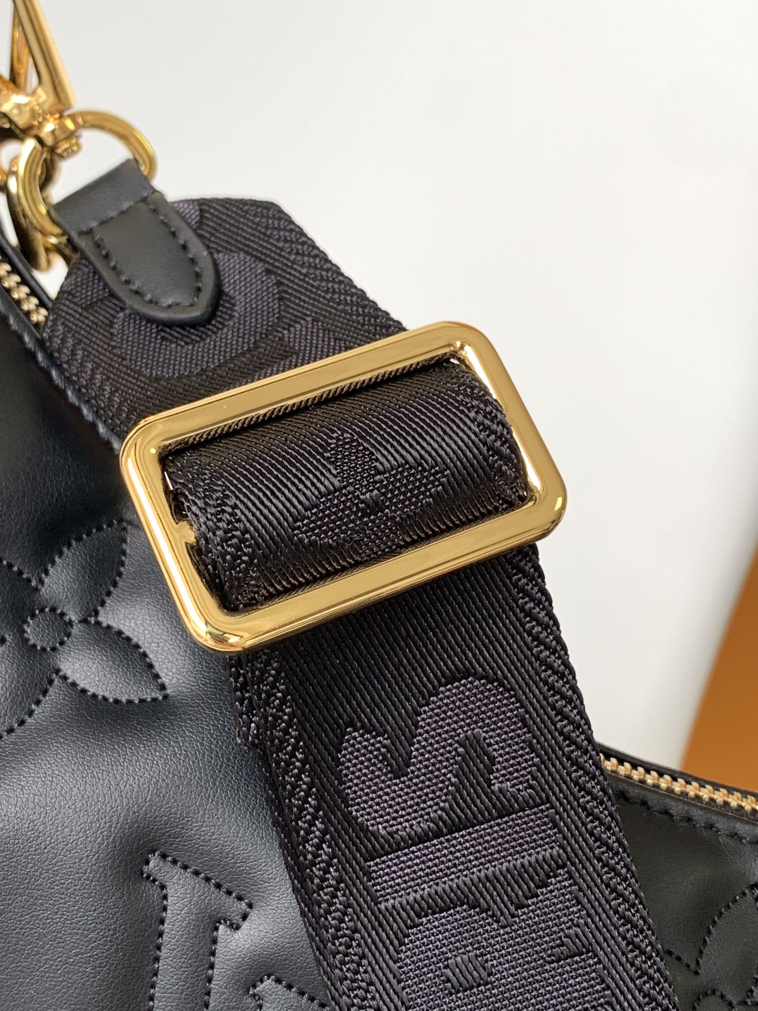 LV 精品仿製 黑色半月包 金屬鏈條 高級百搭款｜歐美奢侈品精品推薦