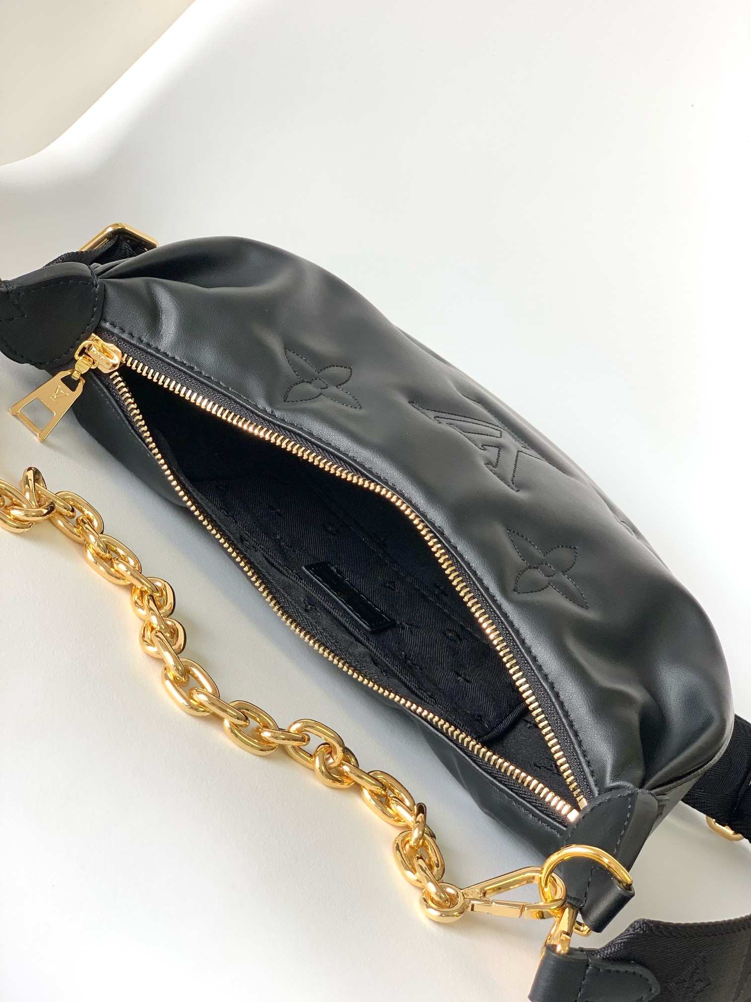 LV 精品仿製 黑色半月包 金屬鏈條 高級百搭款｜歐美奢侈品精品推薦
