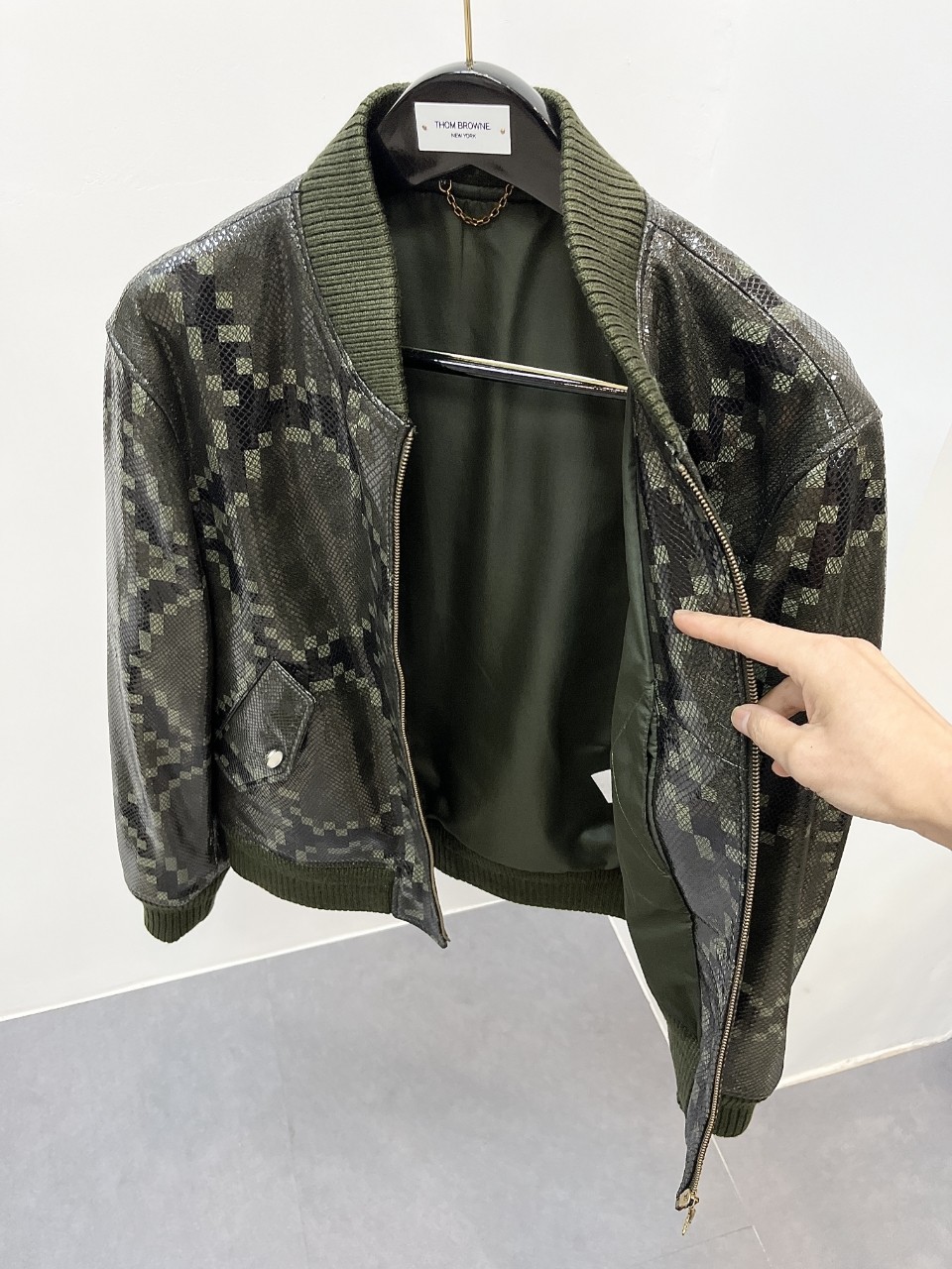 LV高仿男士軍綠迷彩夾克幾何格紋潮流外套｜歐美奢侈品精品推薦