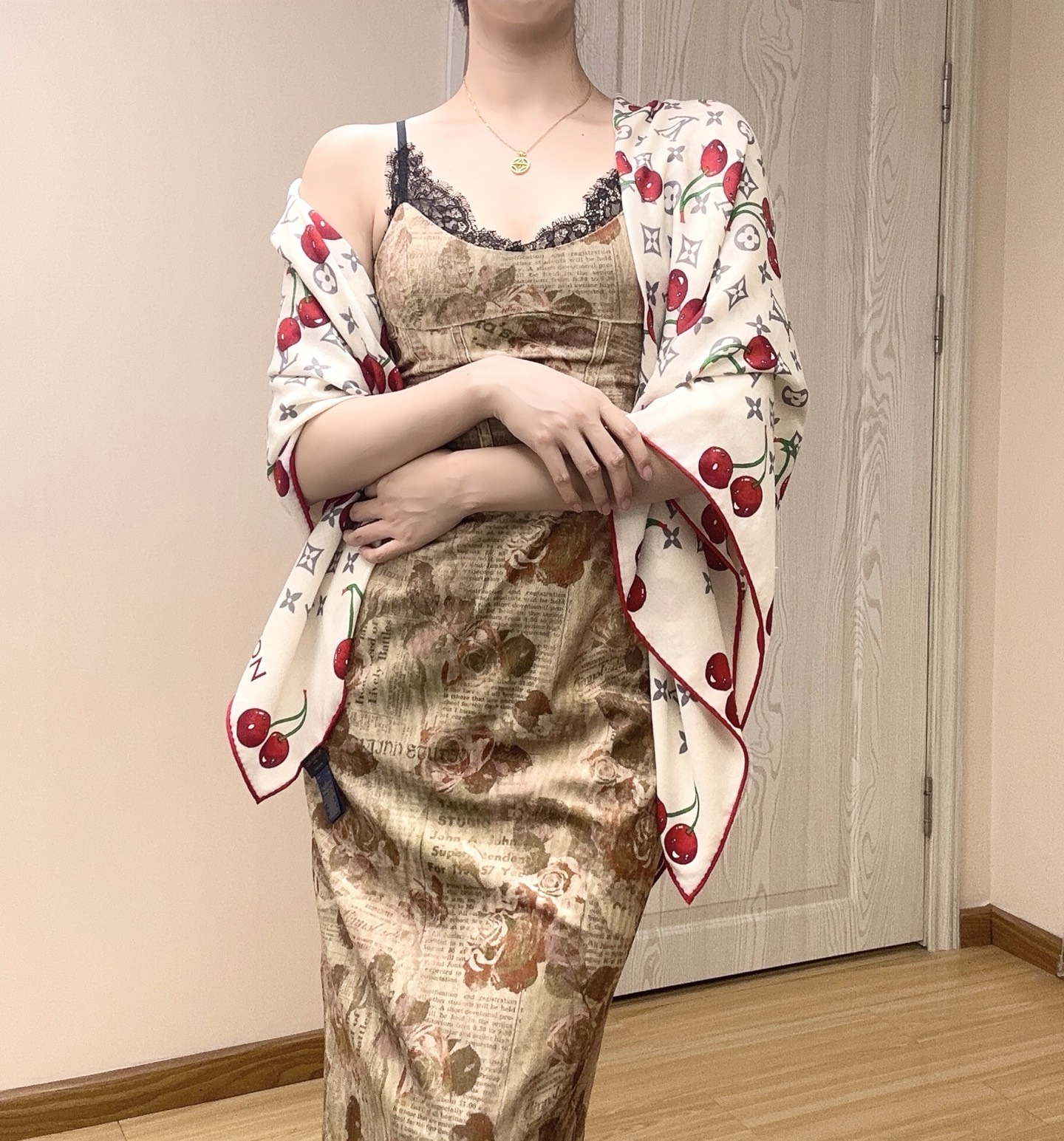 LV 高仿女士絲巾櫻桃圖案印花百搭方巾｜歐美奢侈品精品推薦