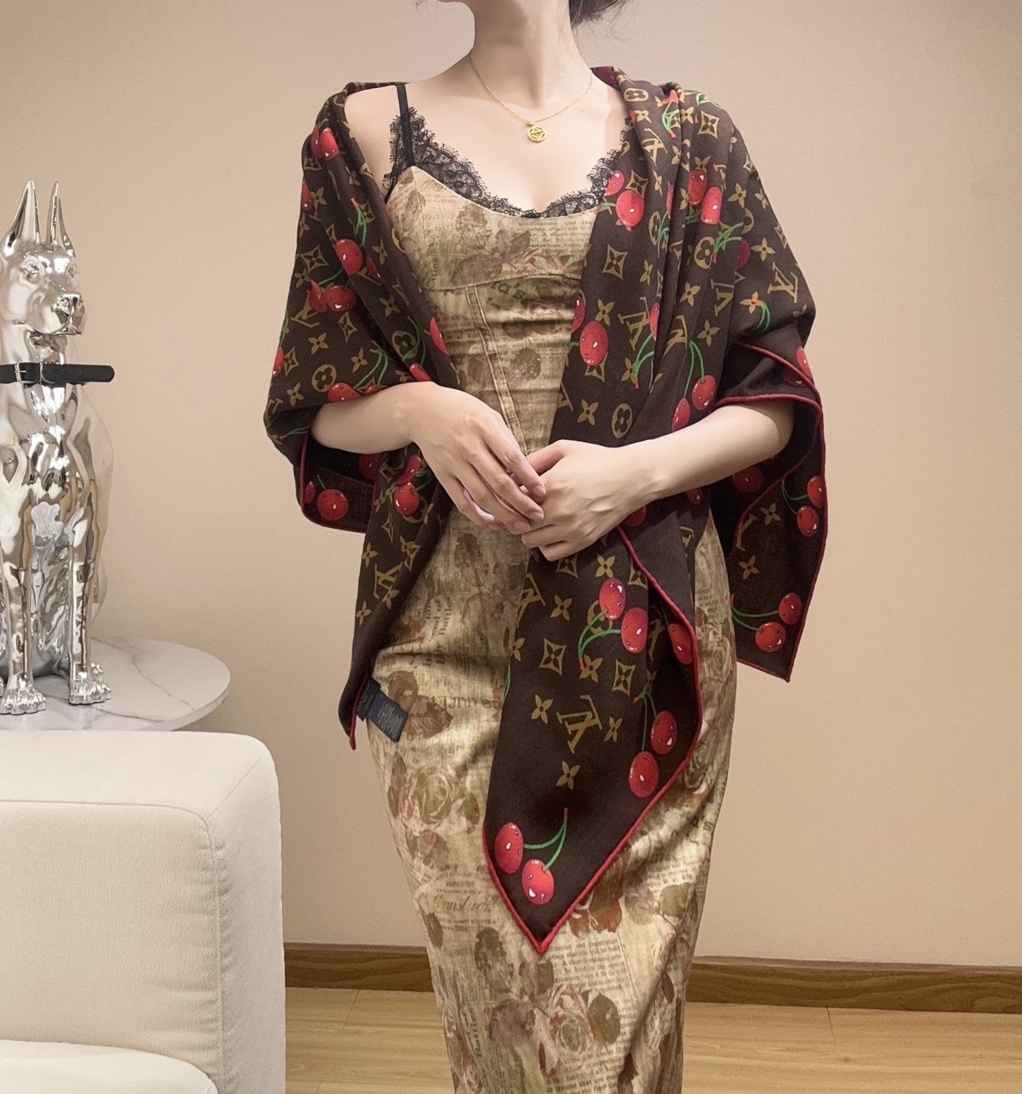 LV 高仿女士絲巾櫻桃印花深咖啡Monogram時尚方巾｜歐美奢侈品精品推薦