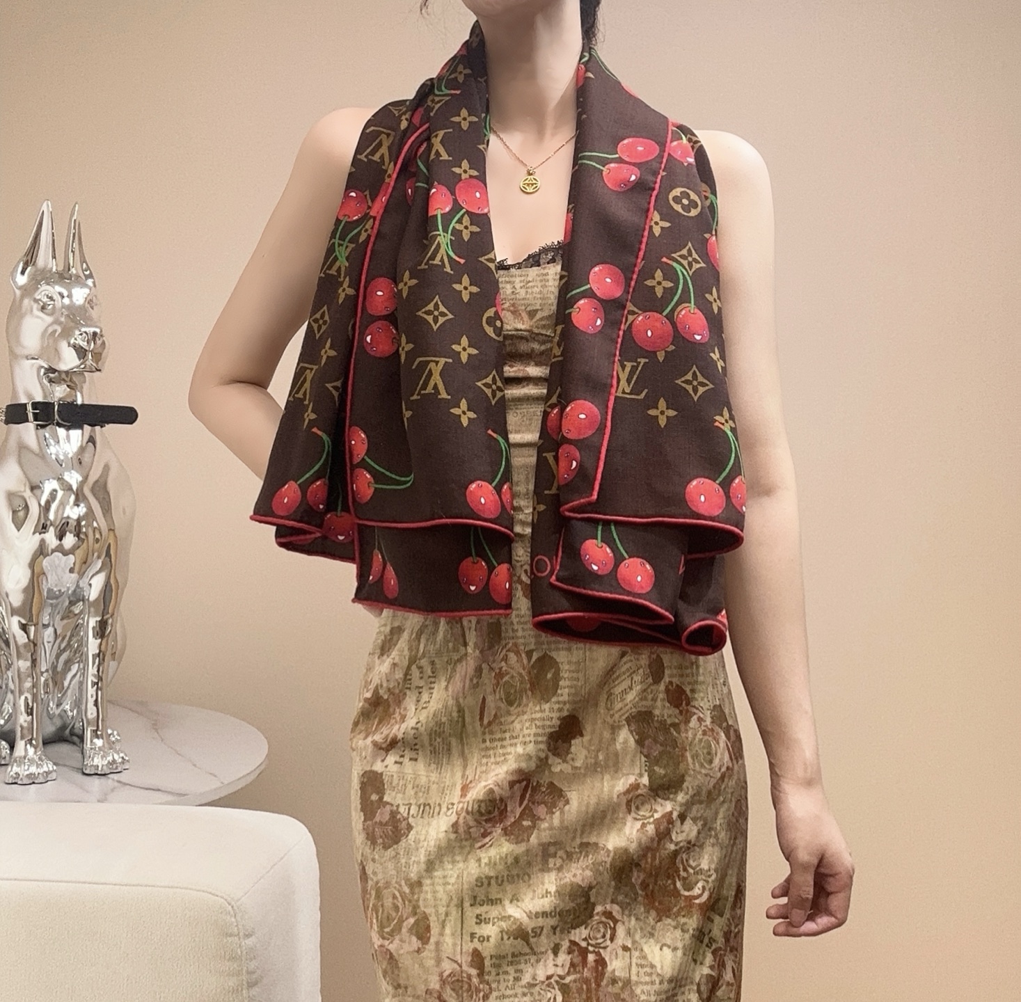 LV 高仿女士絲巾櫻桃印花深咖啡Monogram時尚方巾｜歐美奢侈品精品推薦