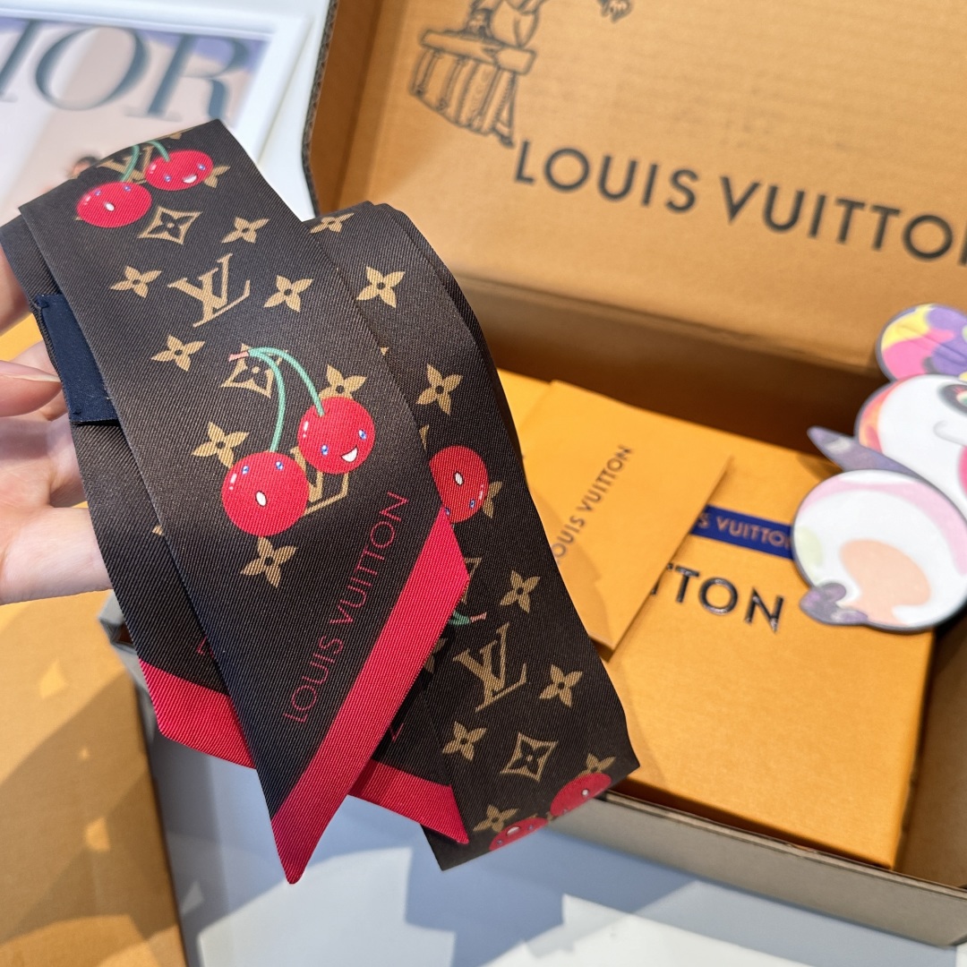 LV 高仿Twilly絲巾櫻桃印花深咖啡百搭小方巾｜歐美奢侈品精品推薦