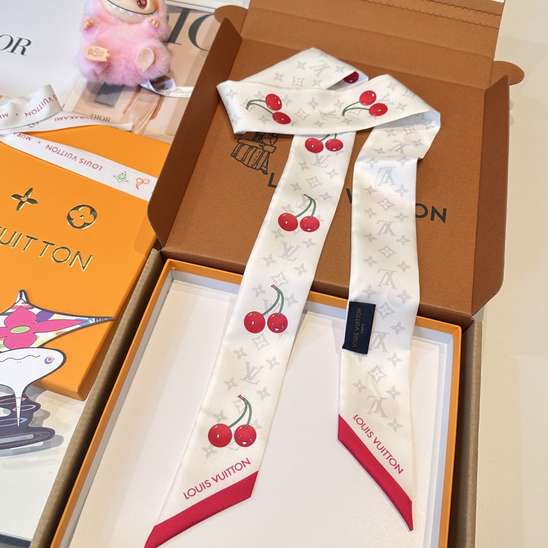 LV 高仿Twilly絲巾白底櫻桃印花百搭小方巾｜歐美奢侈品精品推薦