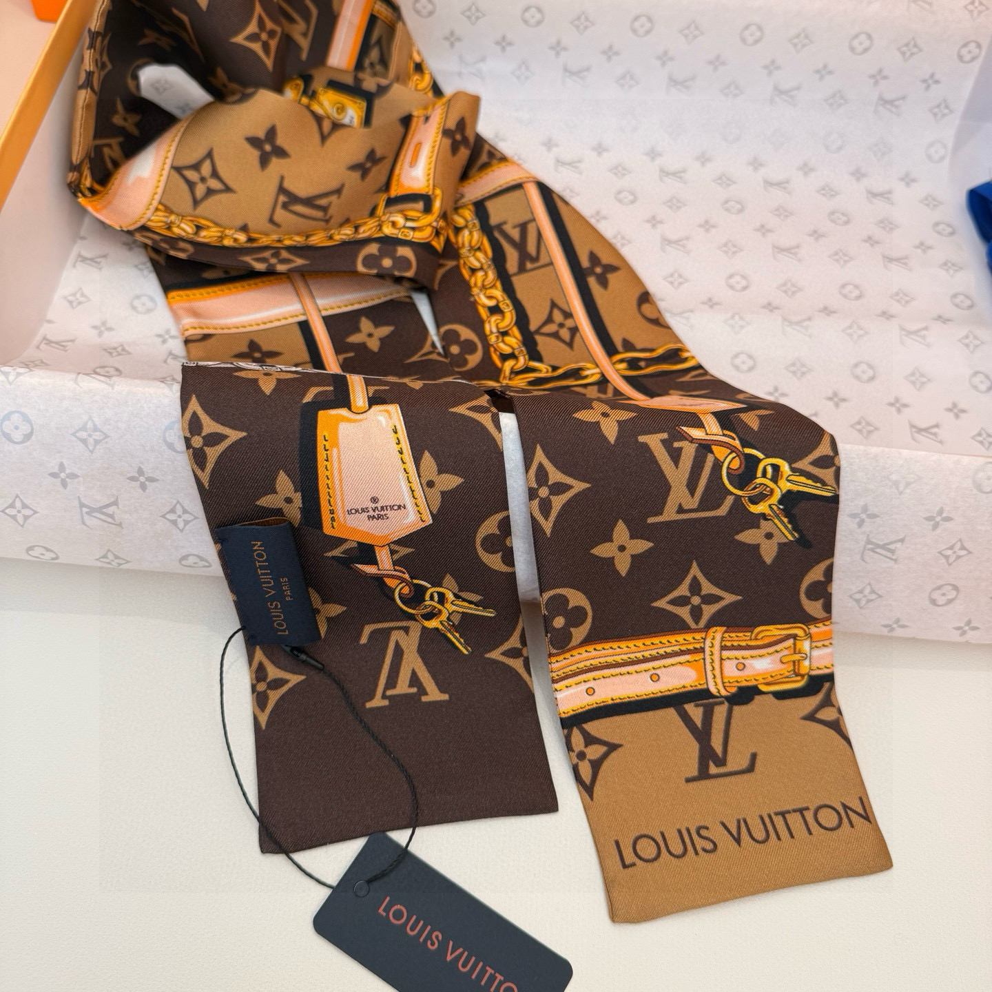 LV 一比一Twilly絲巾鎖鏈行李吊牌印花設計款｜歐美奢侈品精品推薦