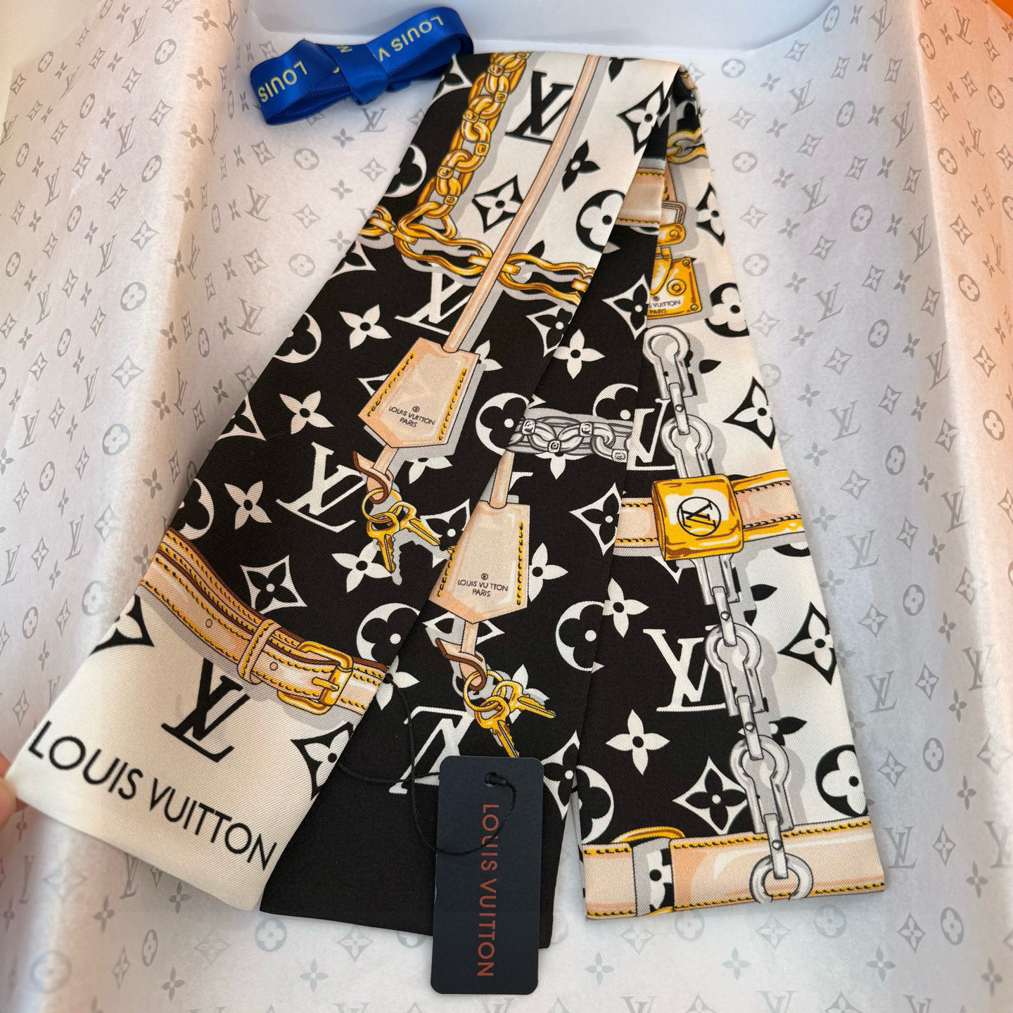LV 高仿Twilly絲巾黑白鎖鏈吊牌設計款｜歐美奢侈品精品推薦