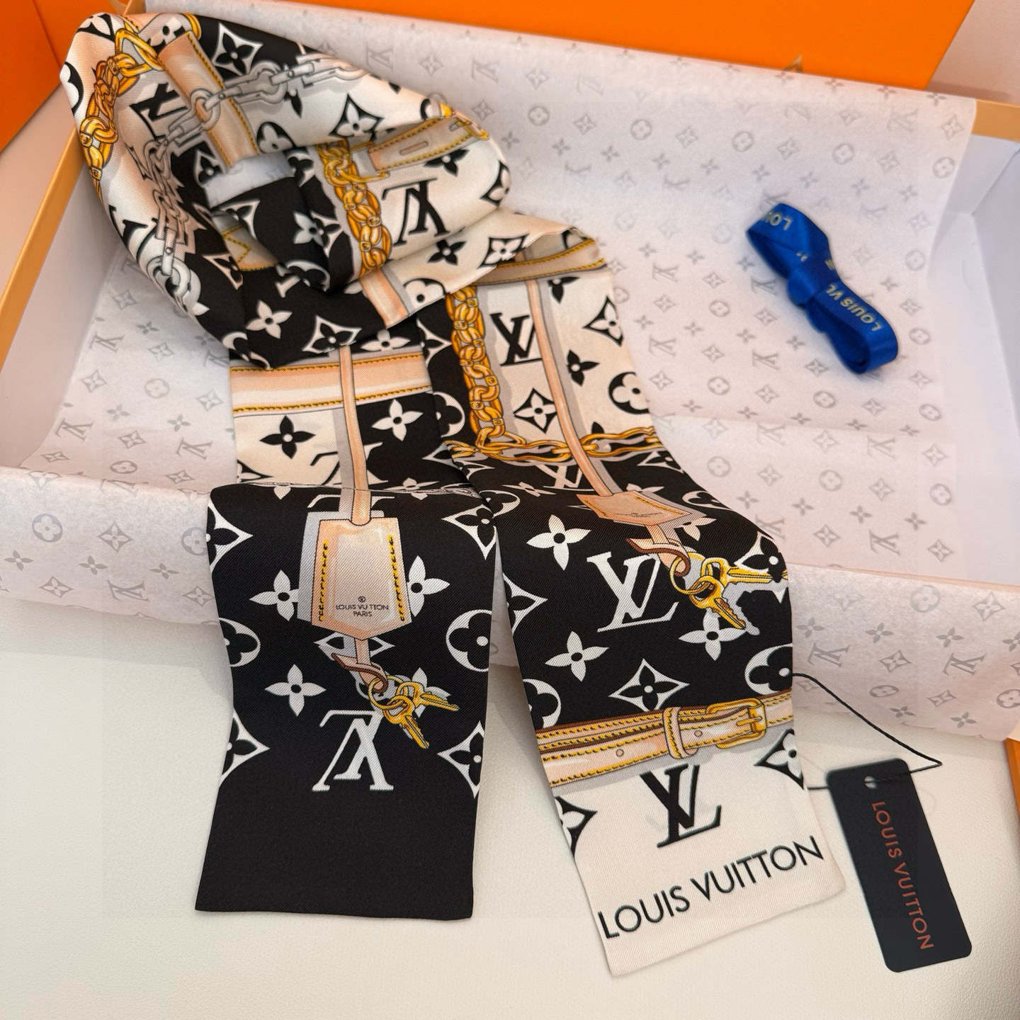 LV 高仿Twilly絲巾黑白鎖鏈吊牌設計款｜歐美奢侈品精品推薦
