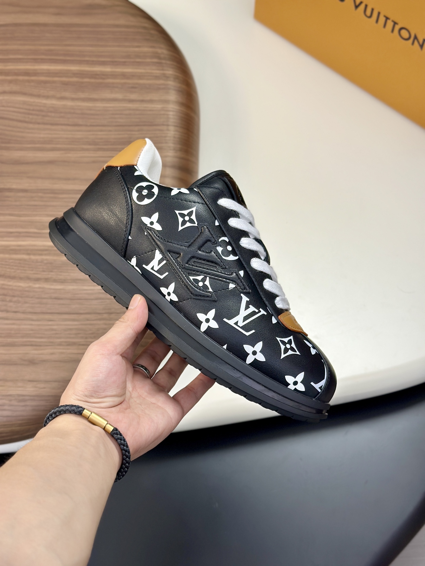 LV原單黑色Monogram男女款球鞋百搭潮流經典設計|超A仿原單精品圖片 12 LV原單黑色Monogram男女款球鞋百搭潮流經典設計|歐美奢侈品精品推薦