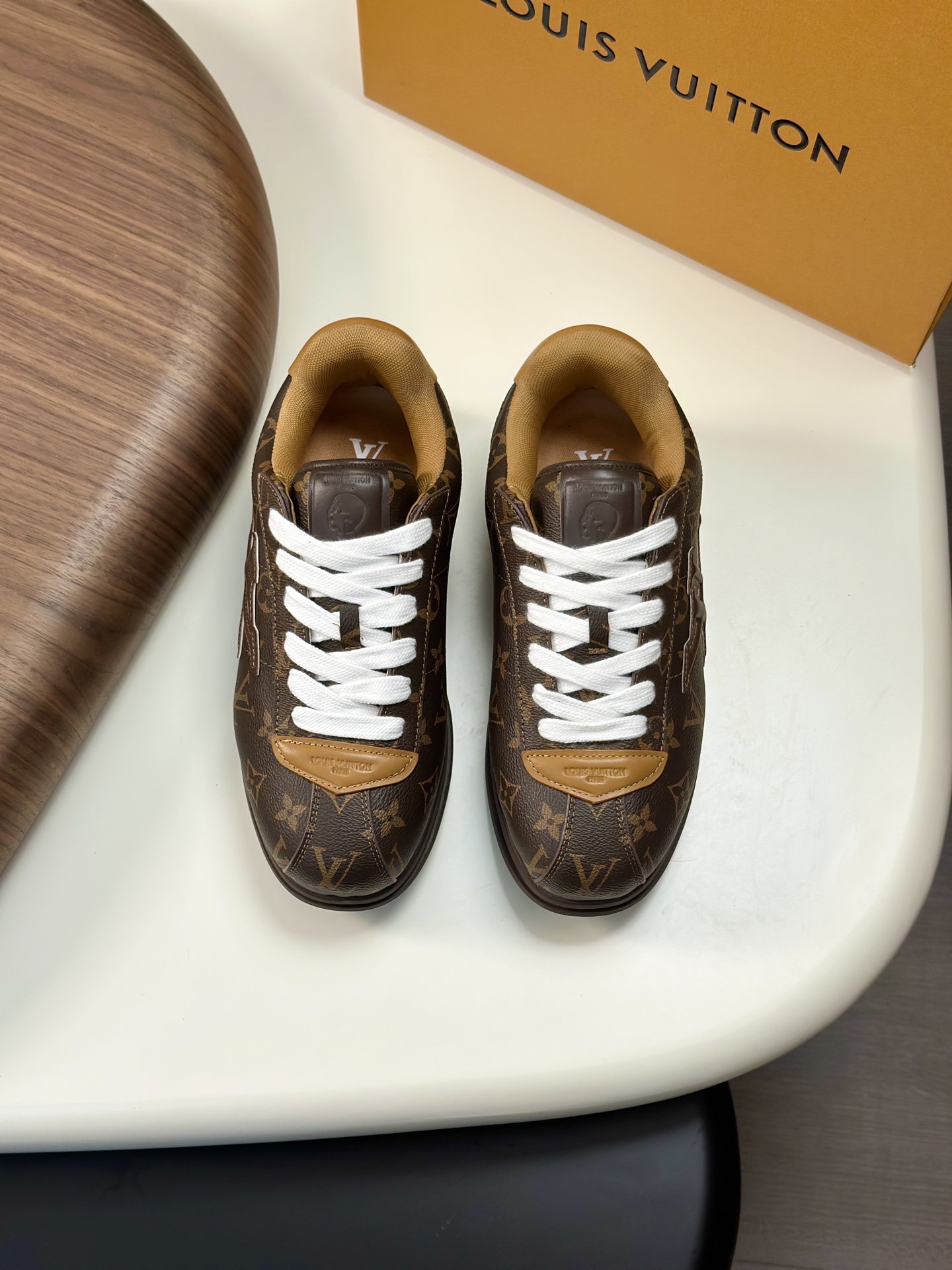 LV A貨棕色Monogram男女款球鞋時尚經典舒適設計|超A仿原單精品圖片 6 LV A貨棕色Monogram男女款球鞋時尚經典舒適設計|歐美奢侈品精品推薦
