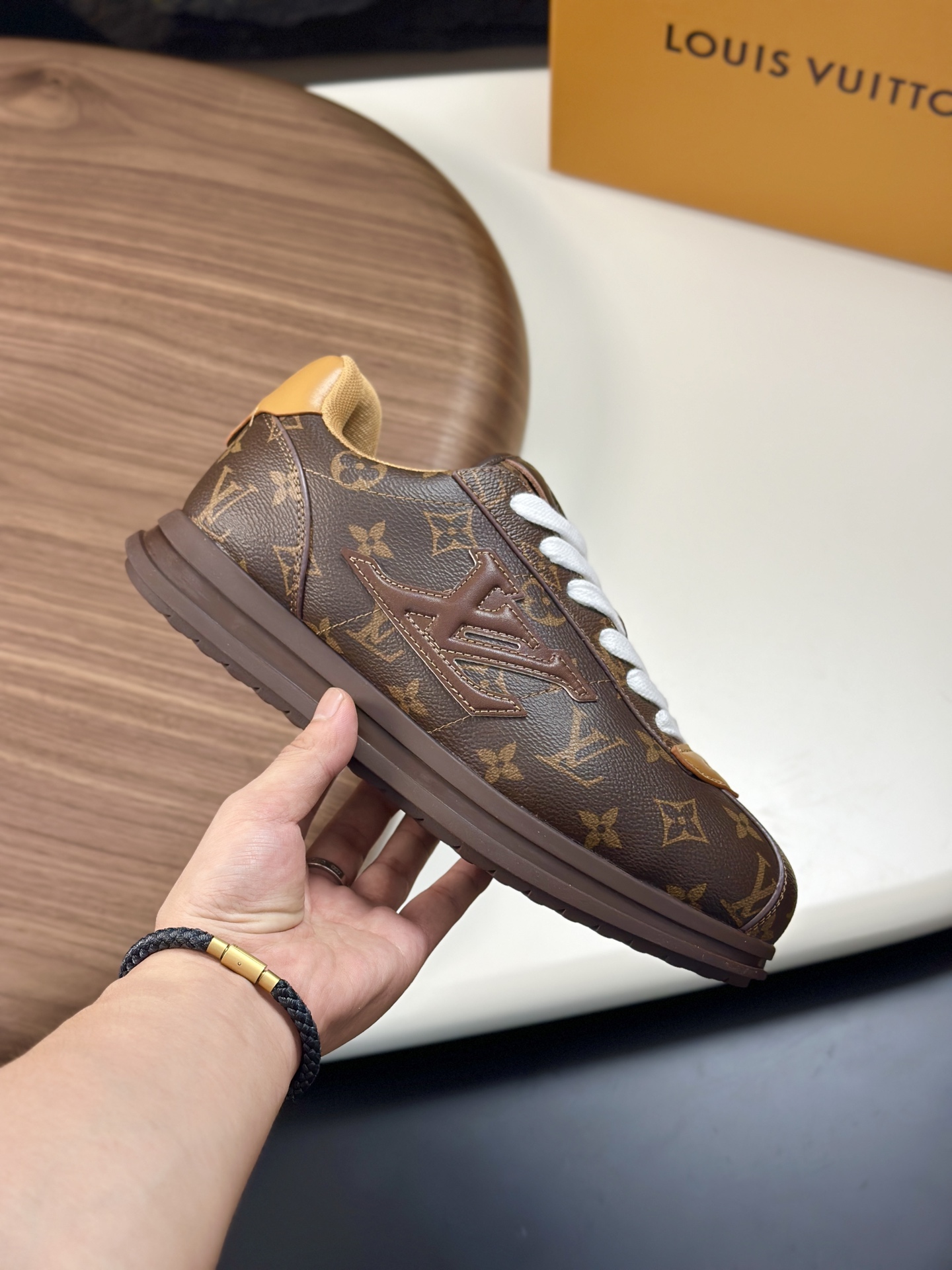 LV A貨棕色Monogram男女款球鞋時尚經典舒適設計|超A仿原單精品圖片 12 LV A貨棕色Monogram男女款球鞋時尚經典舒適設計|歐美奢侈品精品推薦
