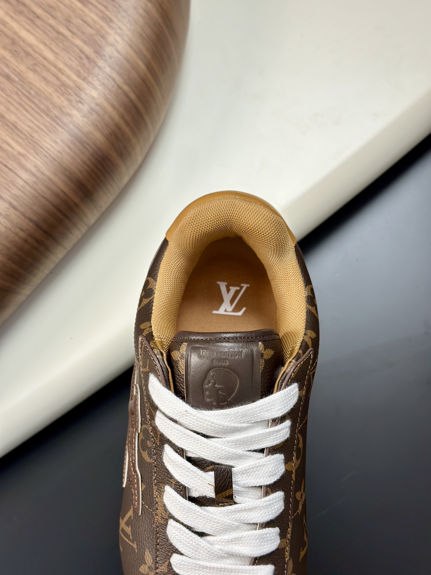 LV A貨棕色Monogram男女款球鞋時尚經典舒適設計|超A仿原單精品圖片 9 LV A貨棕色Monogram男女款球鞋時尚經典舒適設計|歐美奢侈品精品推薦