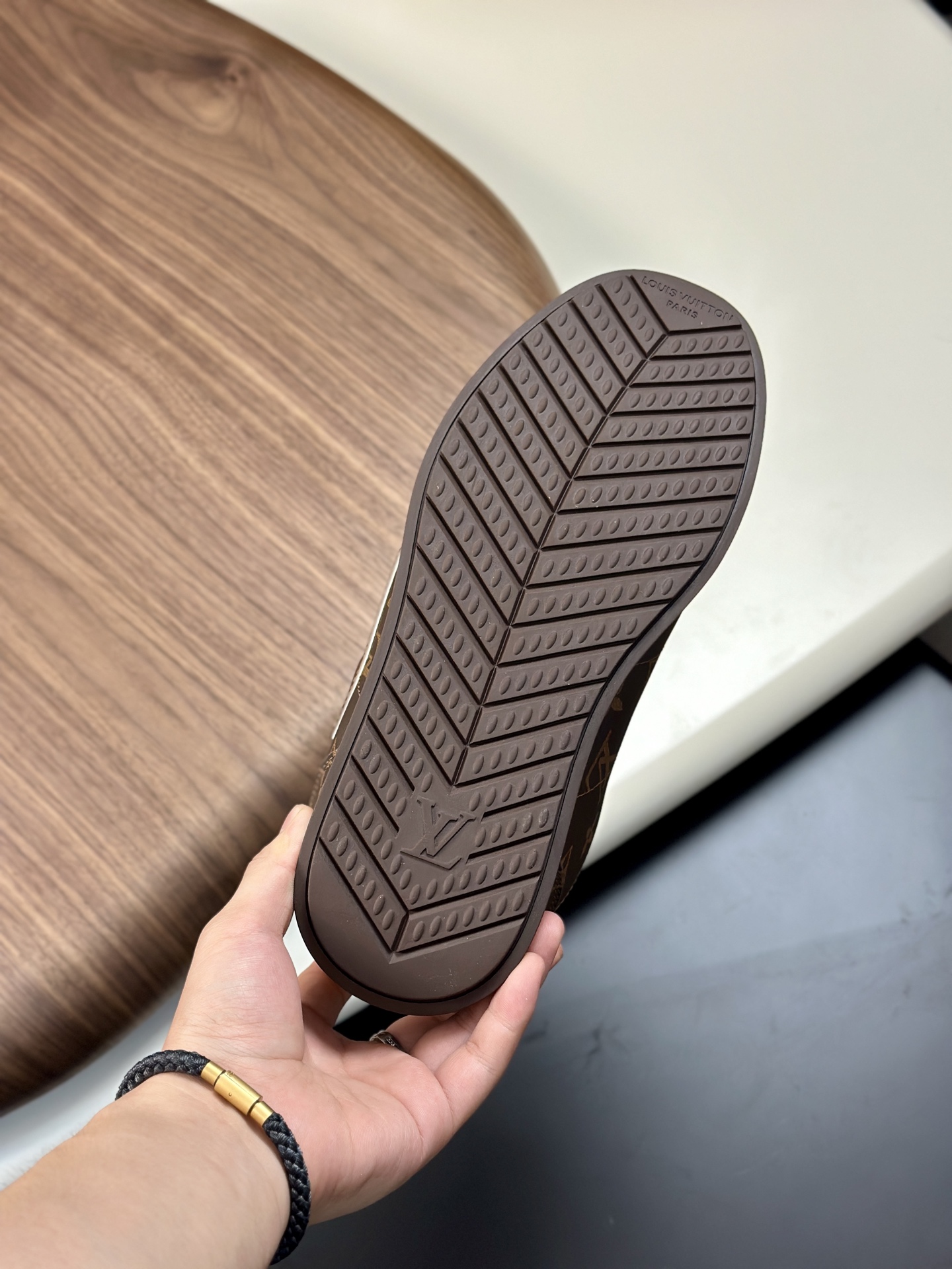 LV A貨棕色Monogram男女款球鞋時尚經典舒適設計|超A仿原單精品圖片 7 LV A貨棕色Monogram男女款球鞋時尚經典舒適設計|歐美奢侈品精品推薦