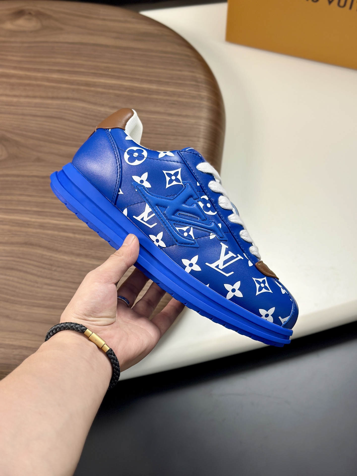 LV高仿寶藍色Monogram男女款球鞋百搭時尚設計|超A仿原單精品圖片 12 LV高仿寶藍色Monogram男女款球鞋百搭時尚設計|歐美奢侈品精品推薦
