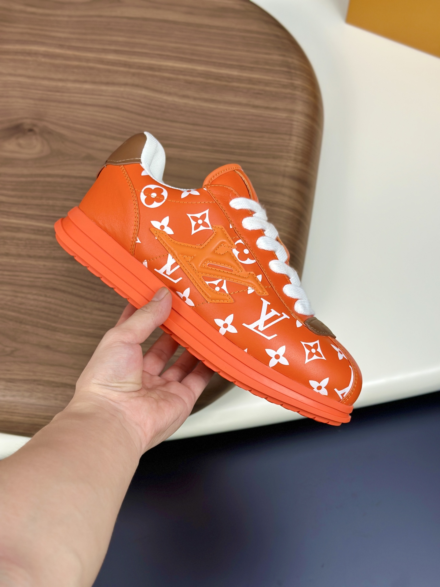 LV一比一橘色Monogram男女款球鞋亮眼潮流百搭| 12 LV一比一橘色Monogram男女款球鞋亮眼潮流百搭