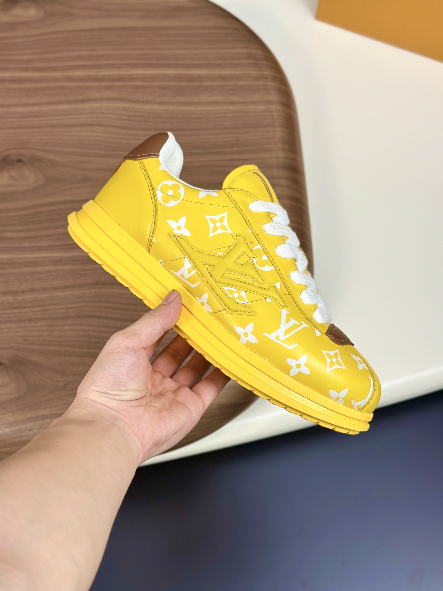 LV原單黃色Monogram男女款球鞋亮眼潮流百搭設計｜歐美奢侈品精品推薦