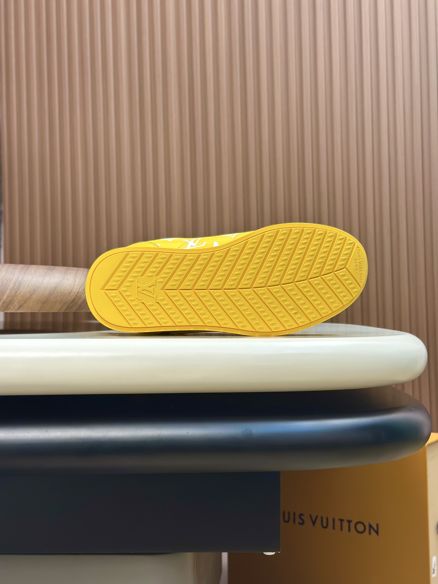 LV原單黃色Monogram男女款球鞋亮眼潮流百搭設計｜歐美奢侈品精品推薦