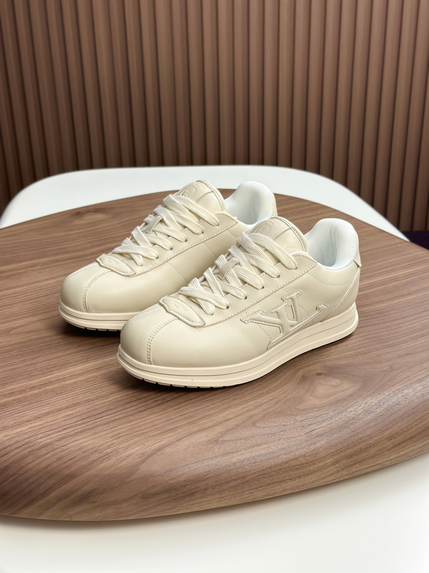 LV A貨奶油白皮革男女款球鞋簡約百搭高質感設計｜歐美奢侈品精品推薦