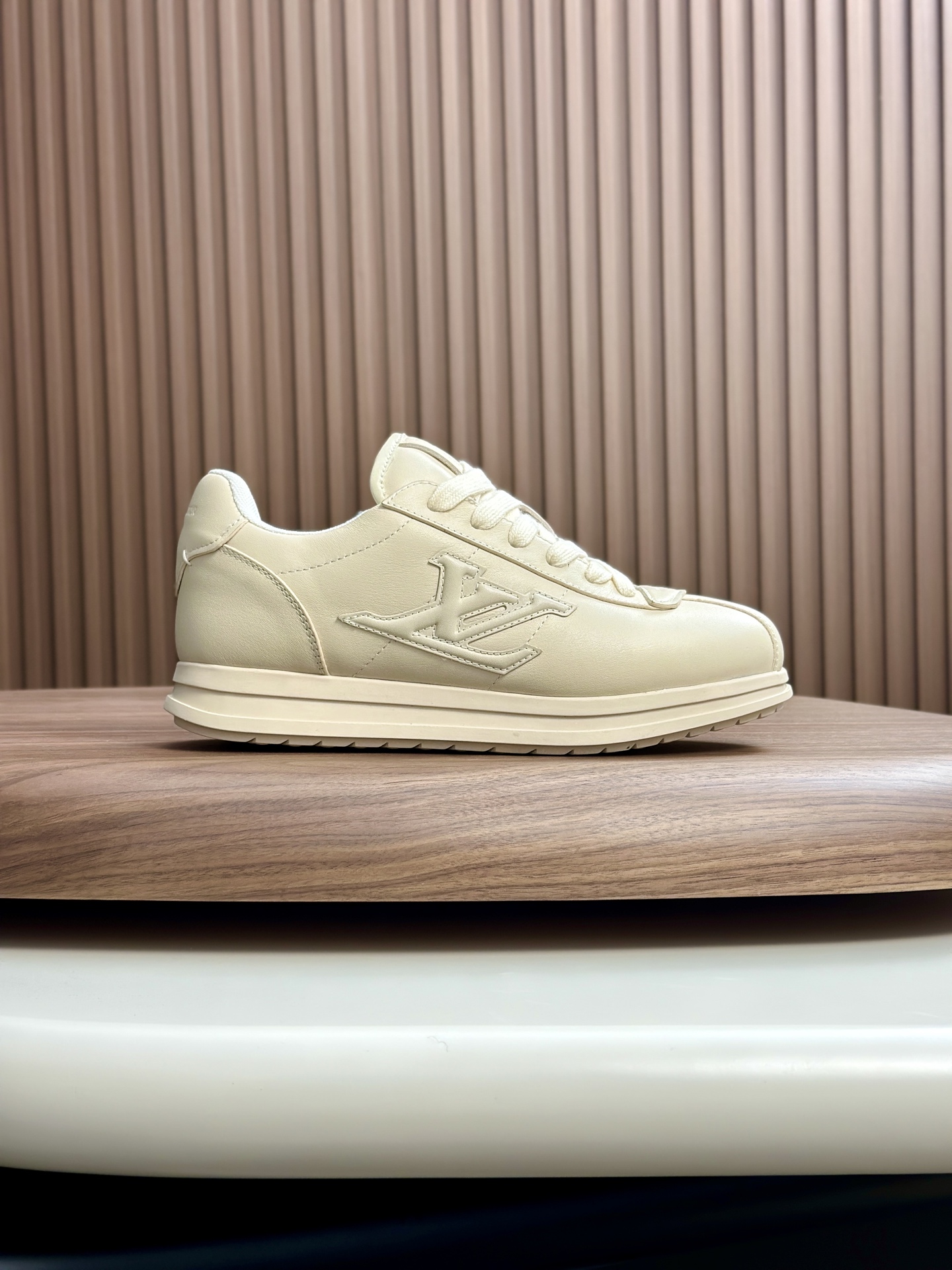 LV A貨奶油白皮革男女款球鞋簡約百搭高質感設計｜歐美奢侈品精品推薦