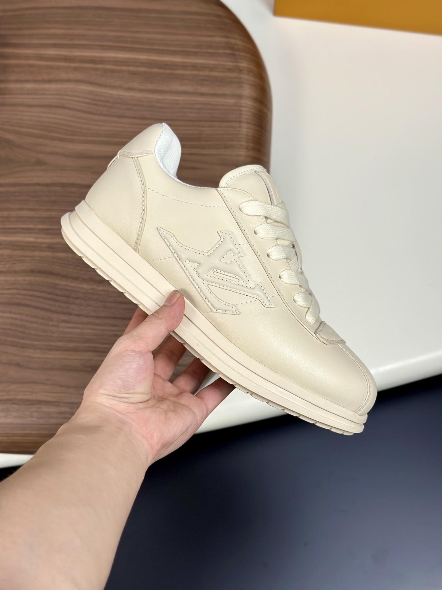 LV A貨奶油白皮革男女款球鞋簡約百搭高質感設計｜歐美奢侈品精品推薦