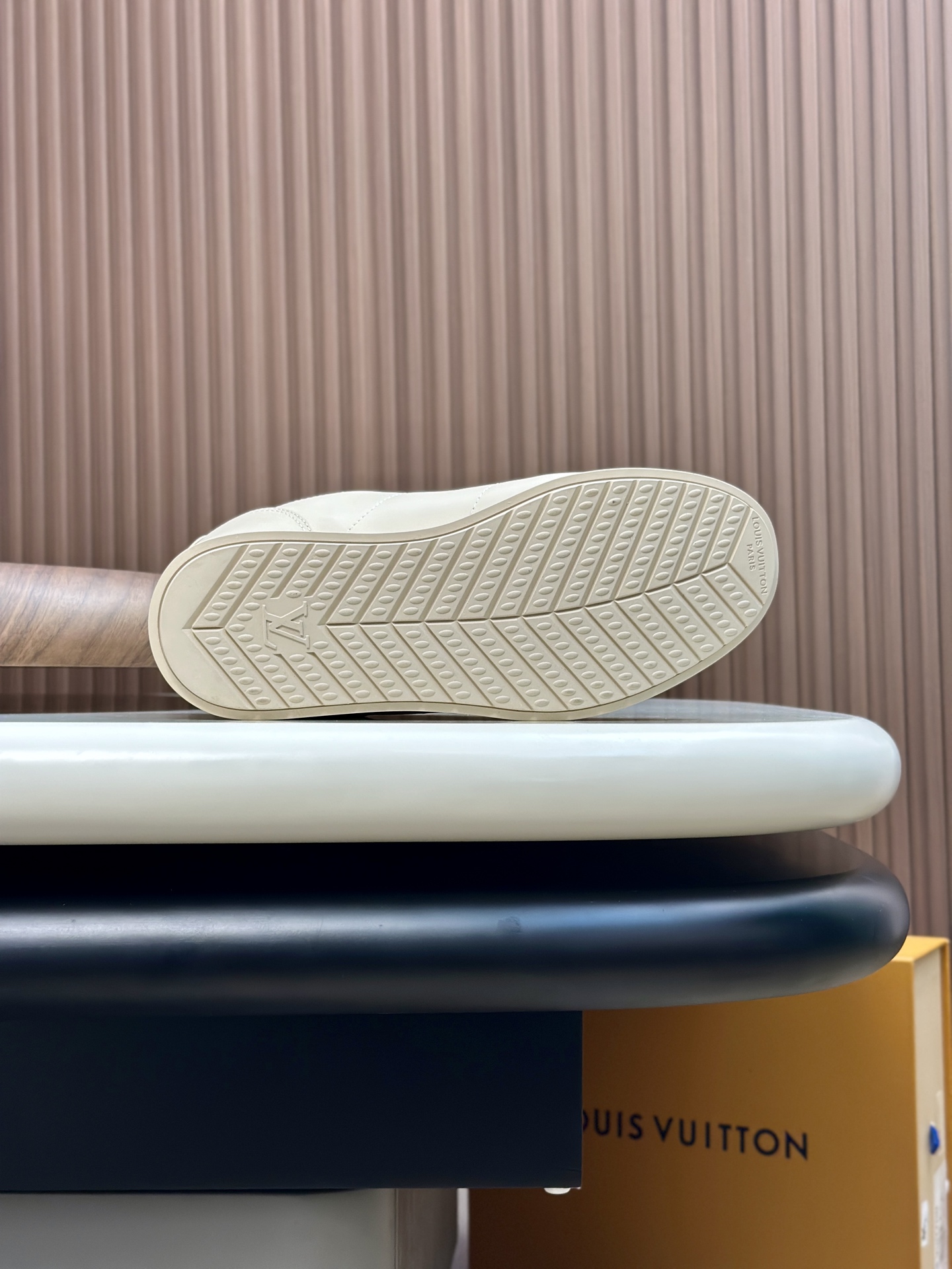 LV A貨奶油白皮革男女款球鞋簡約百搭高質感設計｜歐美奢侈品精品推薦