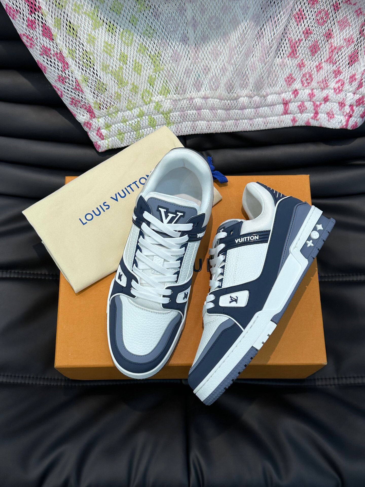 LV高仿白藍配色運動男女款球鞋街頭潮流設計｜歐美奢侈品精品推薦