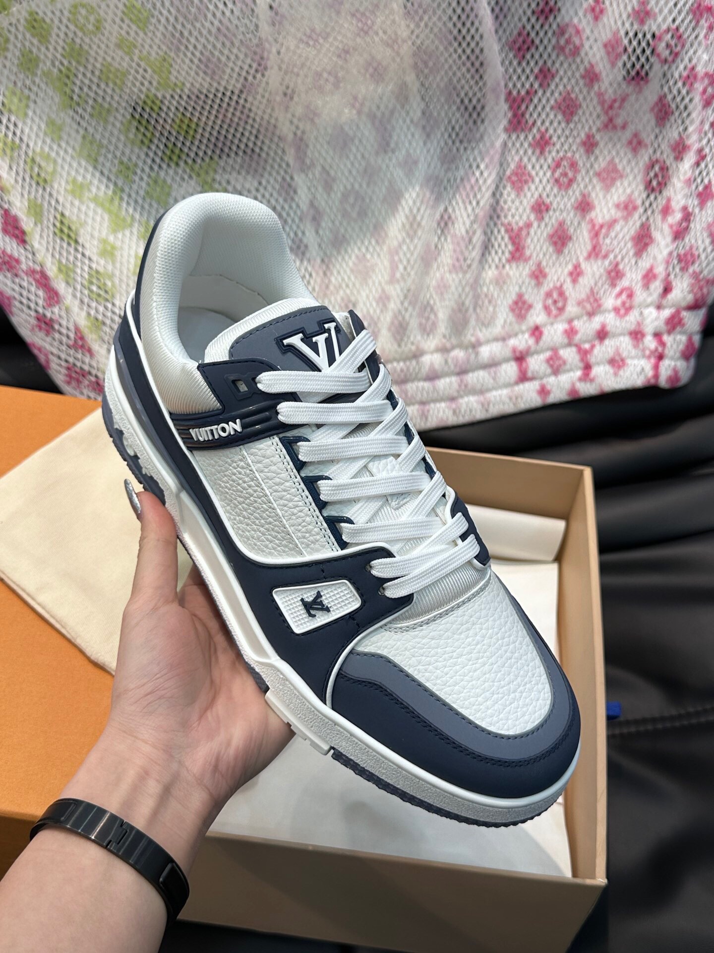 LV高仿白藍配色運動男女款球鞋街頭潮流設計｜歐美奢侈品精品推薦