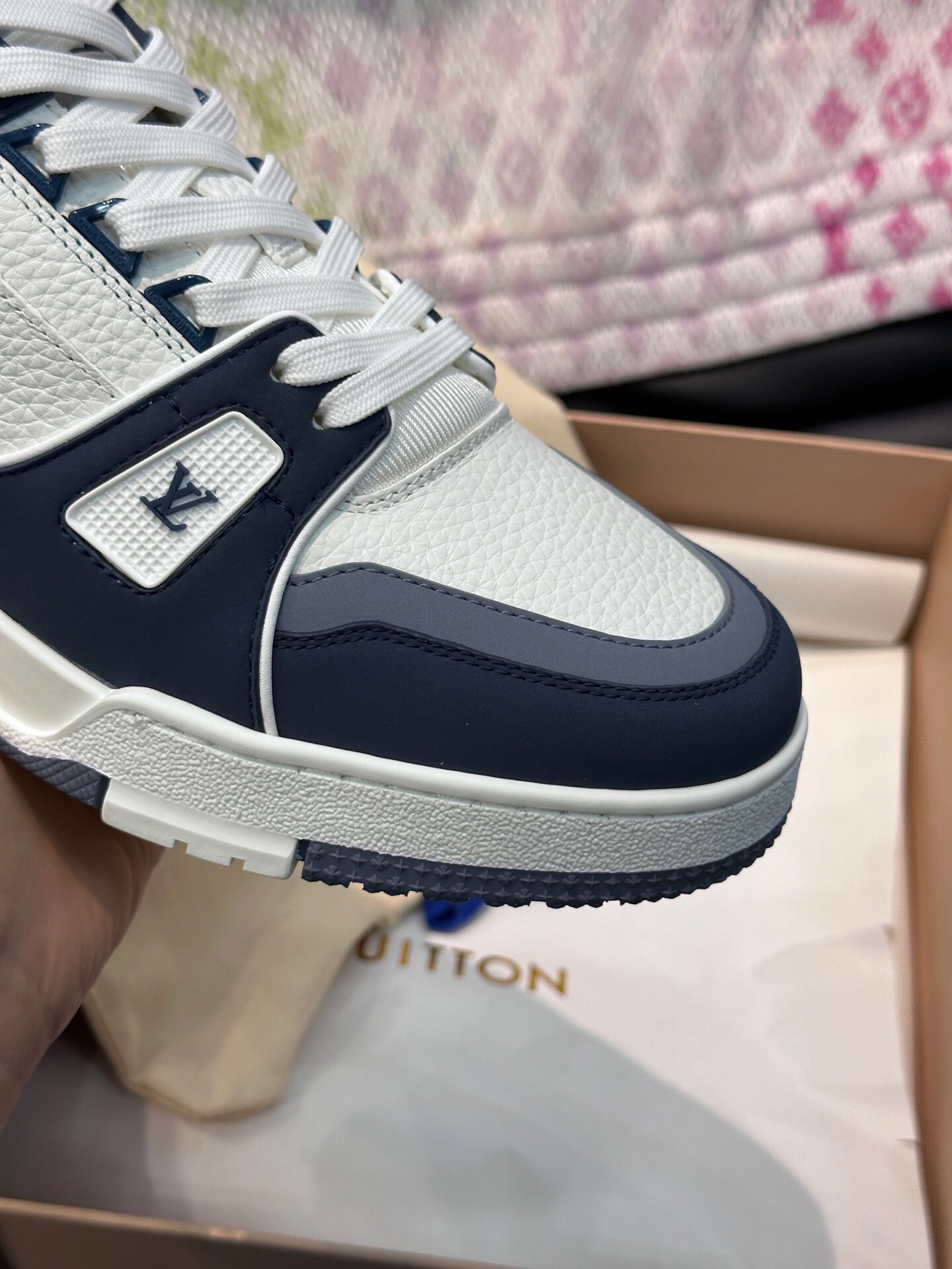 LV高仿白藍配色運動男女款球鞋街頭潮流設計｜歐美奢侈品精品推薦